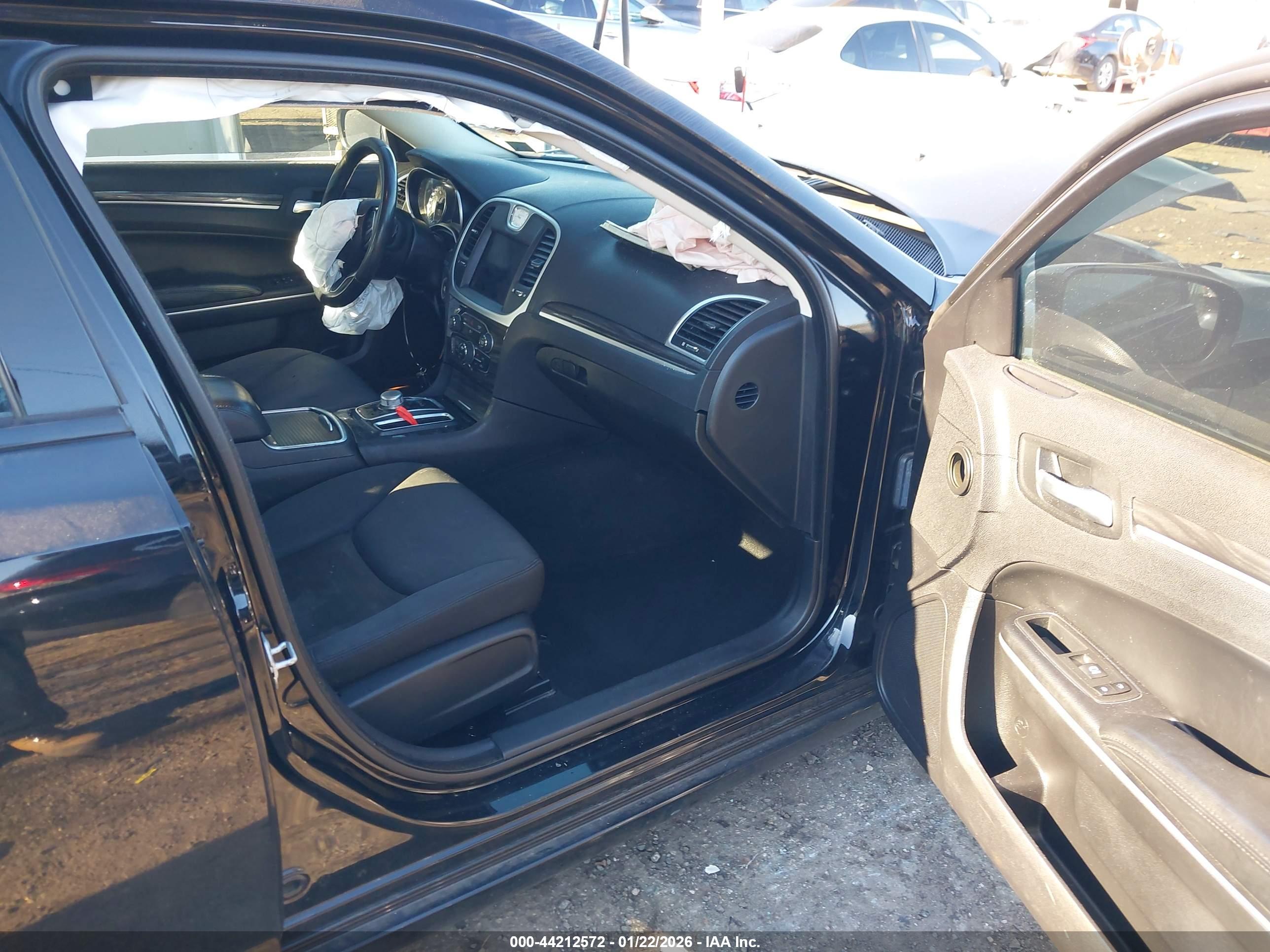 CHRYSLER 300 image 5