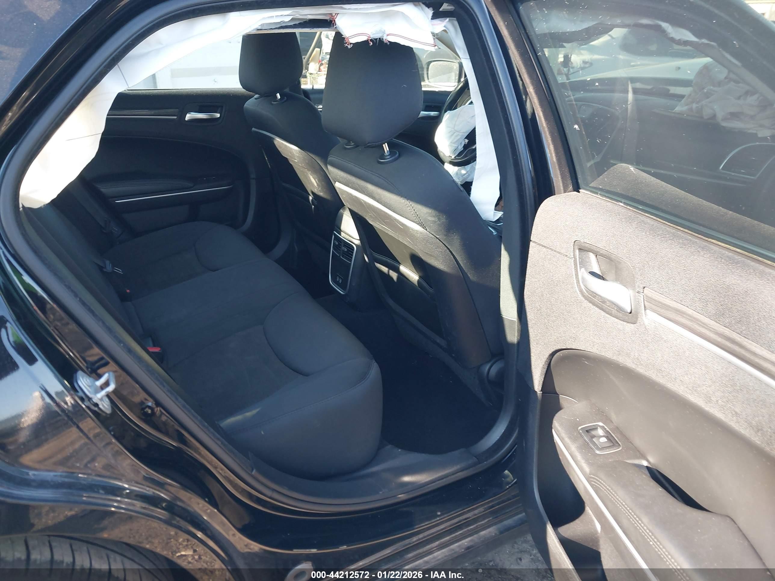 CHRYSLER 300 image 8