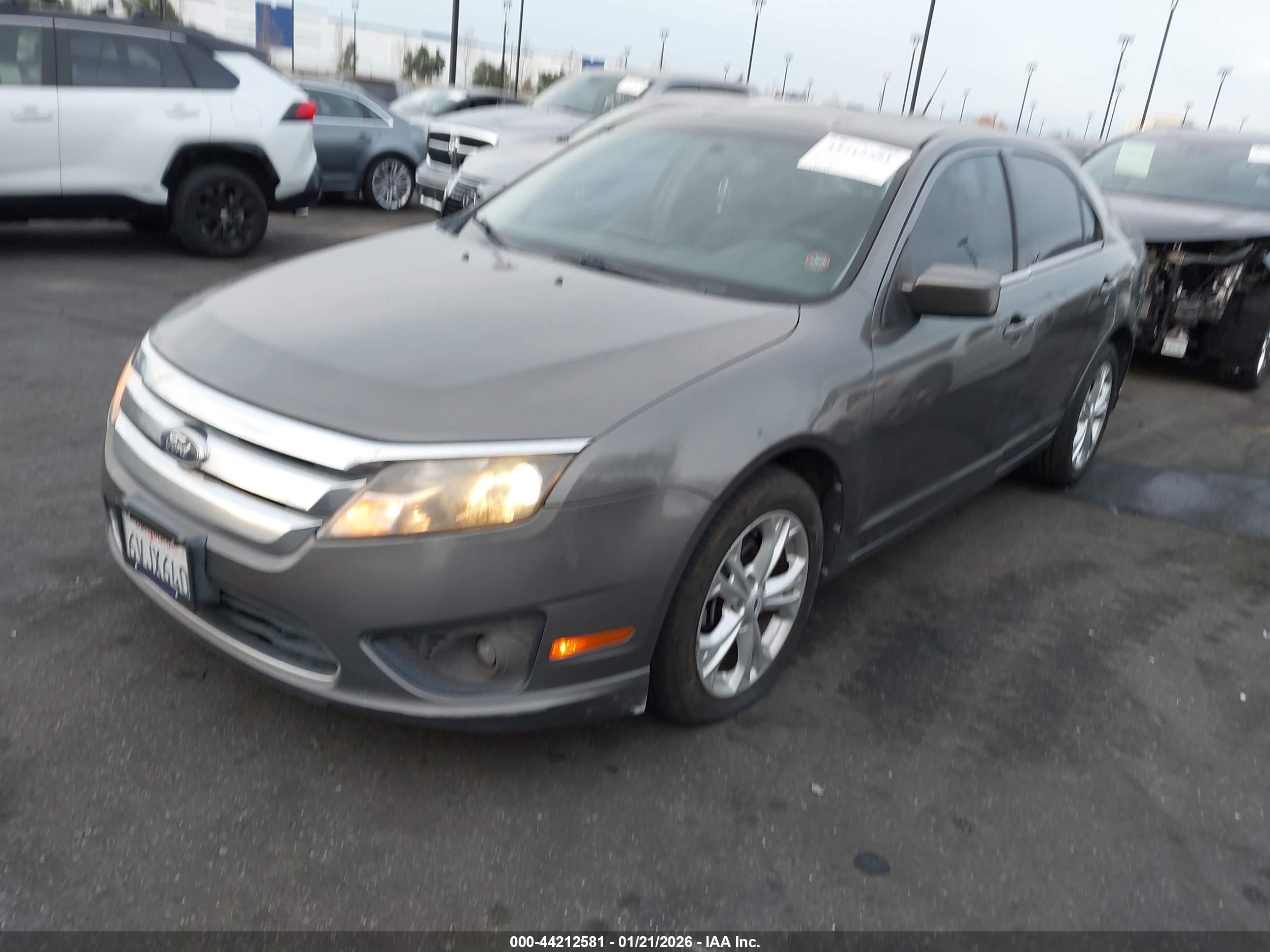 FORD FUSION image 2