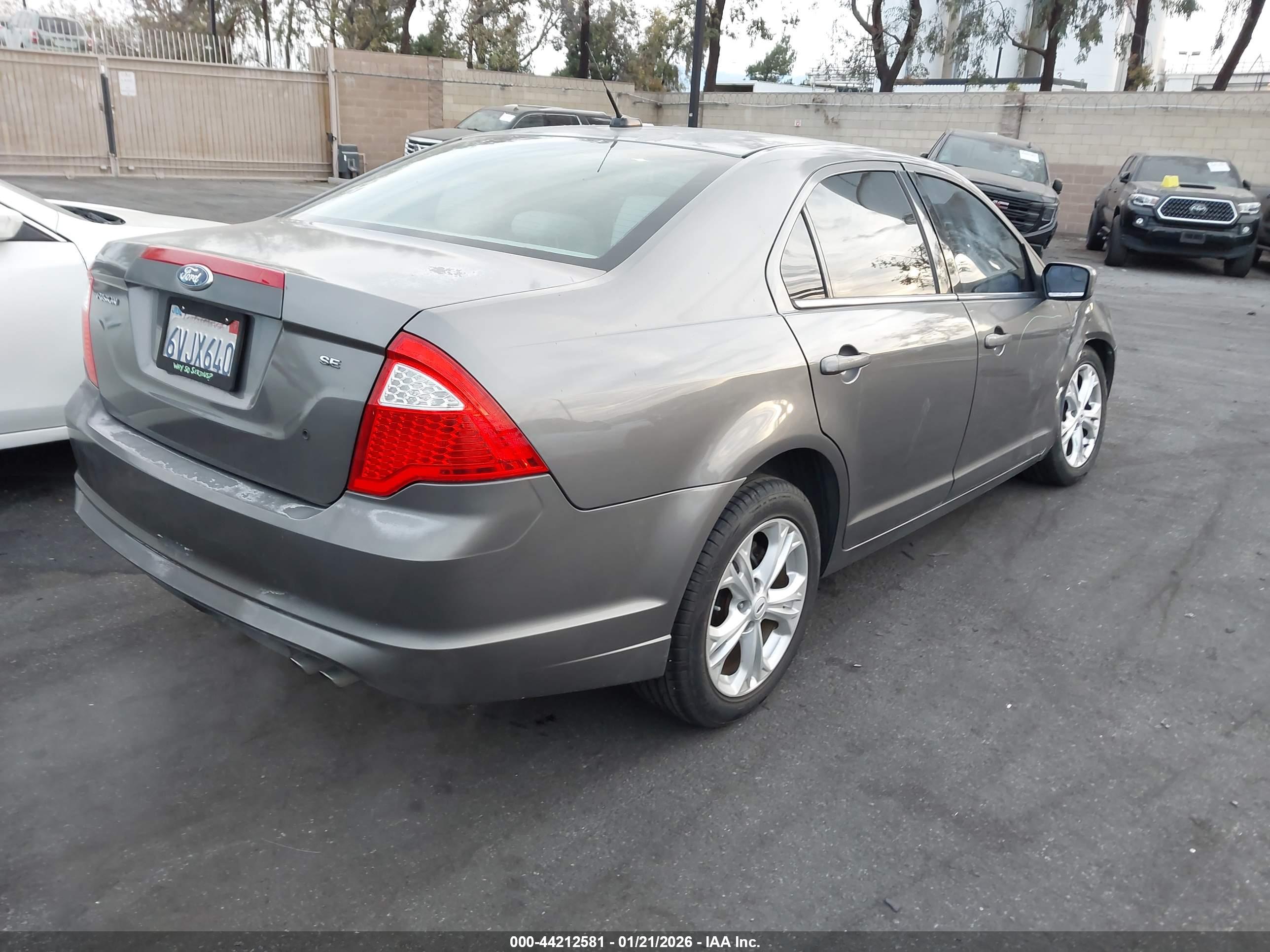 FORD FUSION image 4
