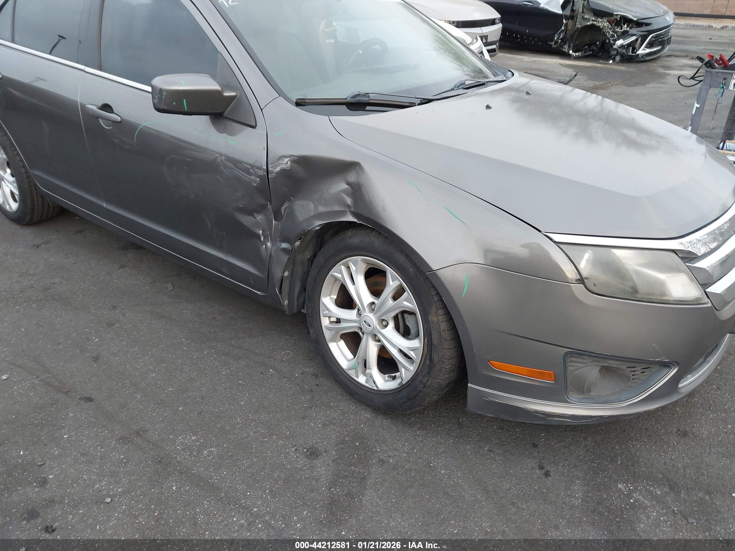 FORD FUSION image 6