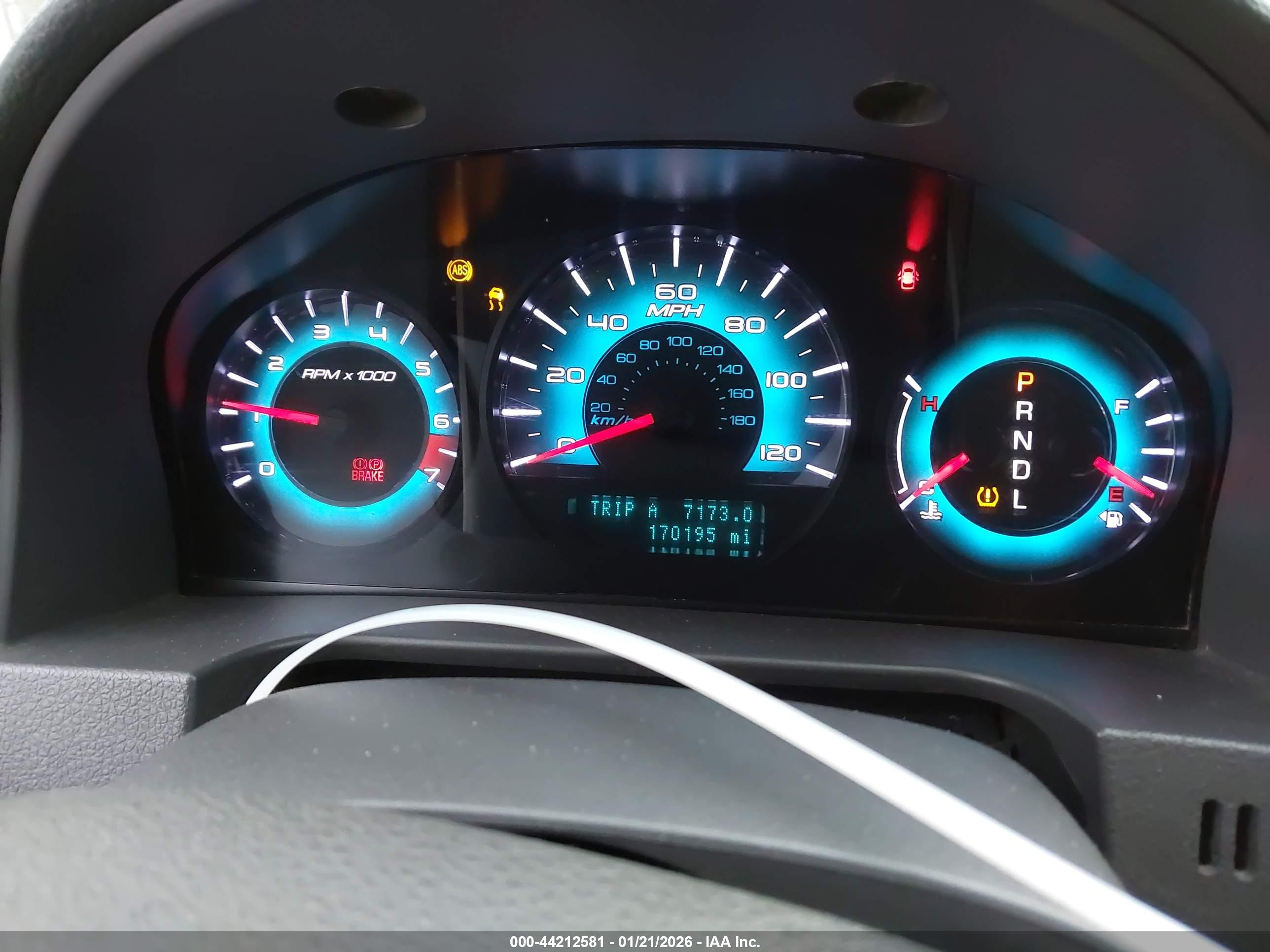 FORD FUSION image 7
