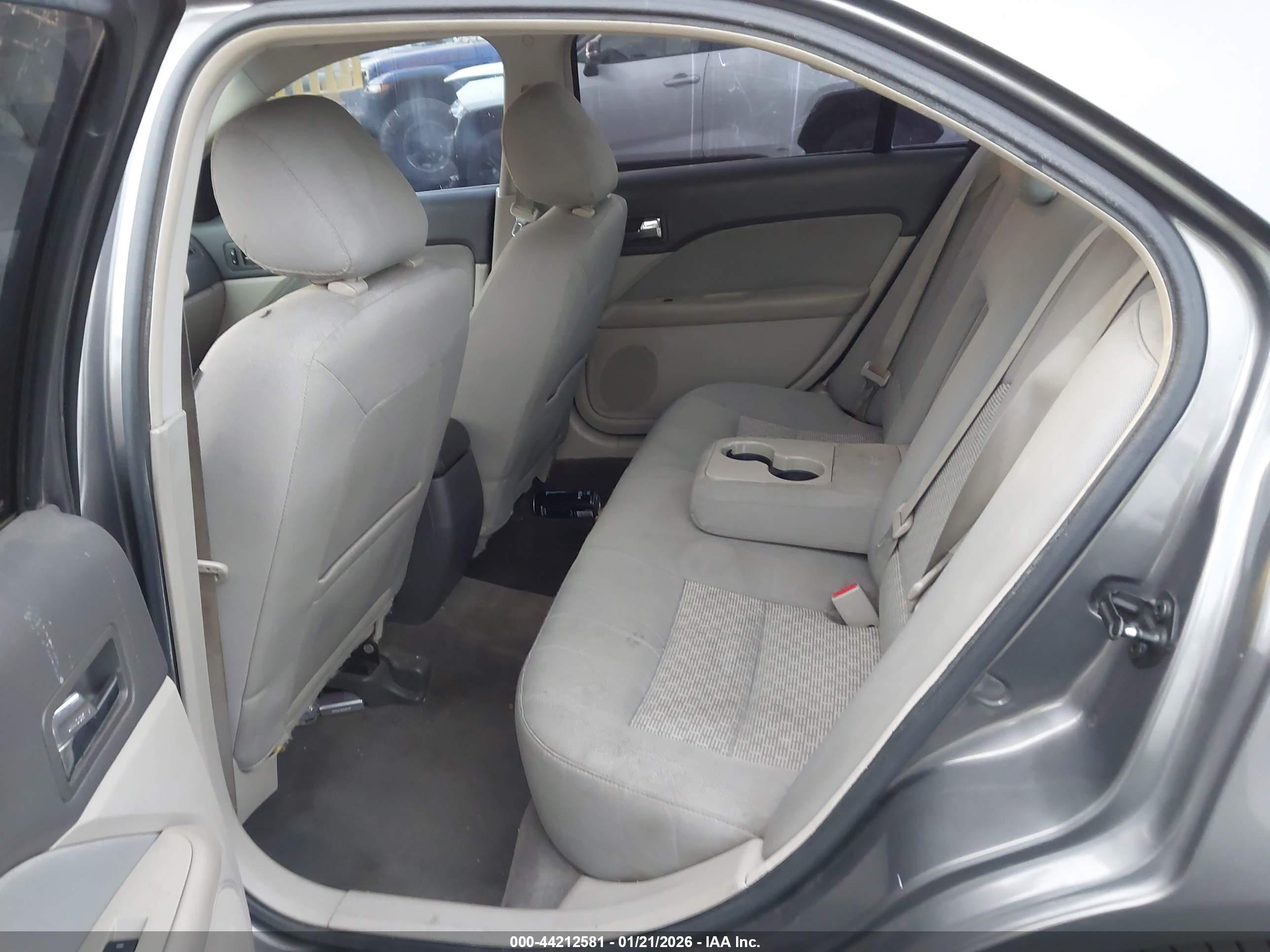 FORD FUSION image 8