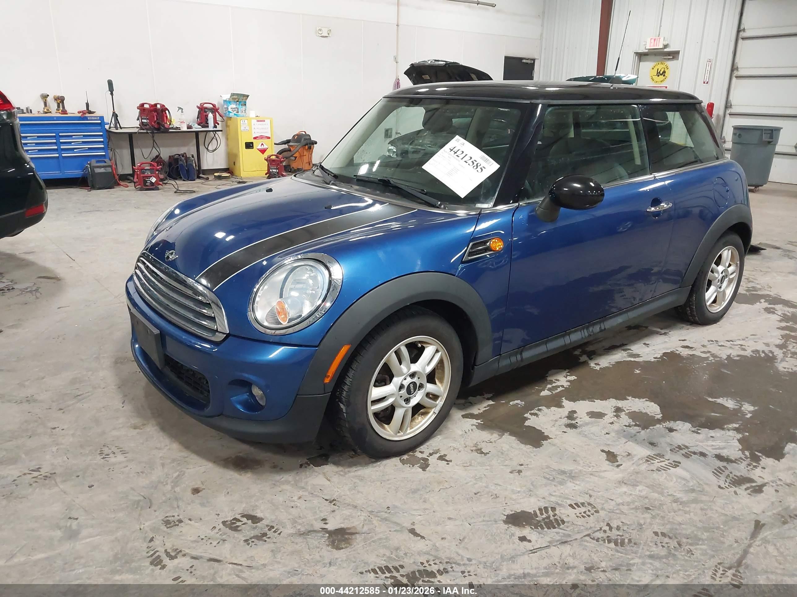MINI COOPER image 2