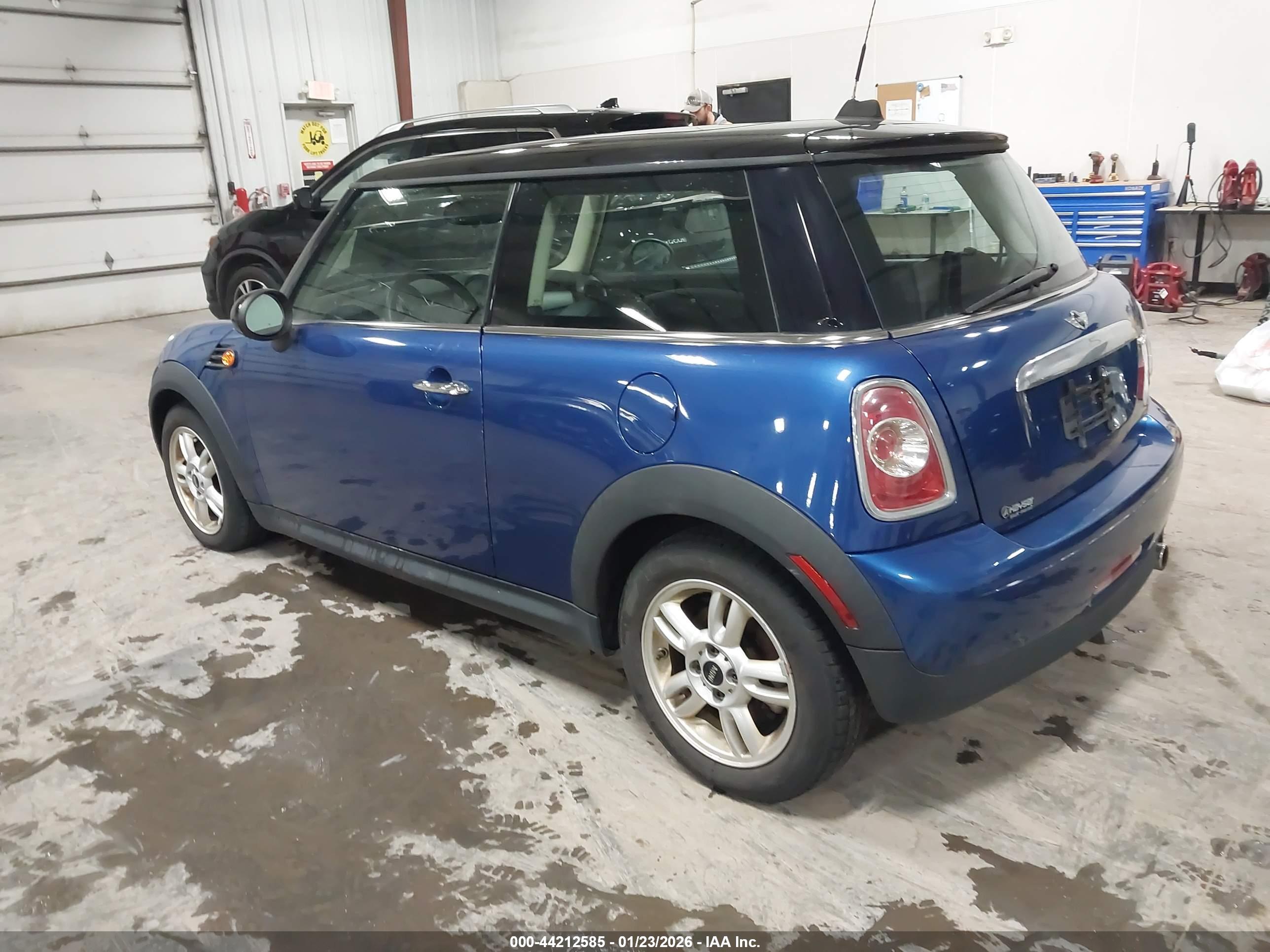 MINI COOPER image 3
