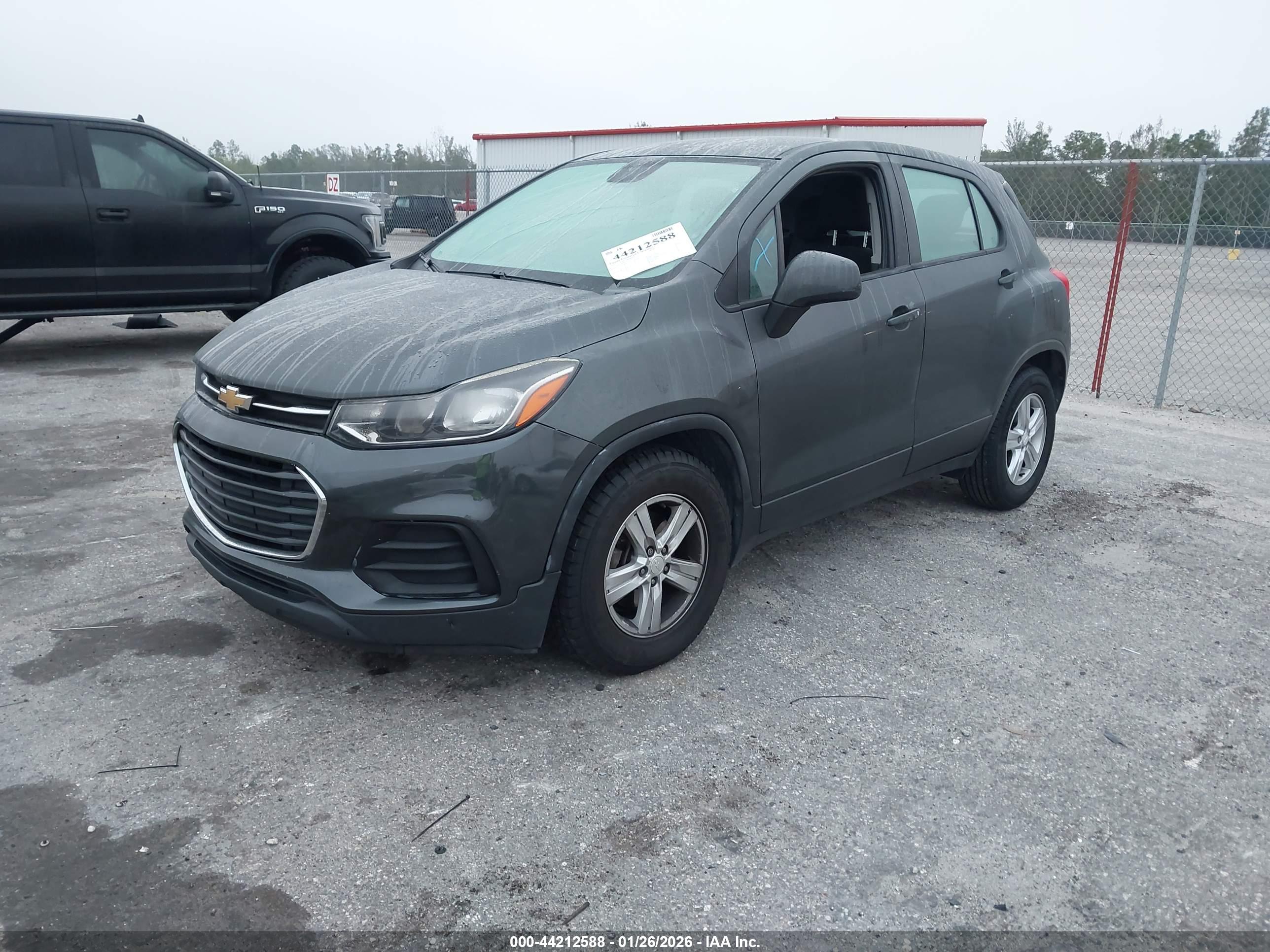 CHEVROLET TRAX image 2