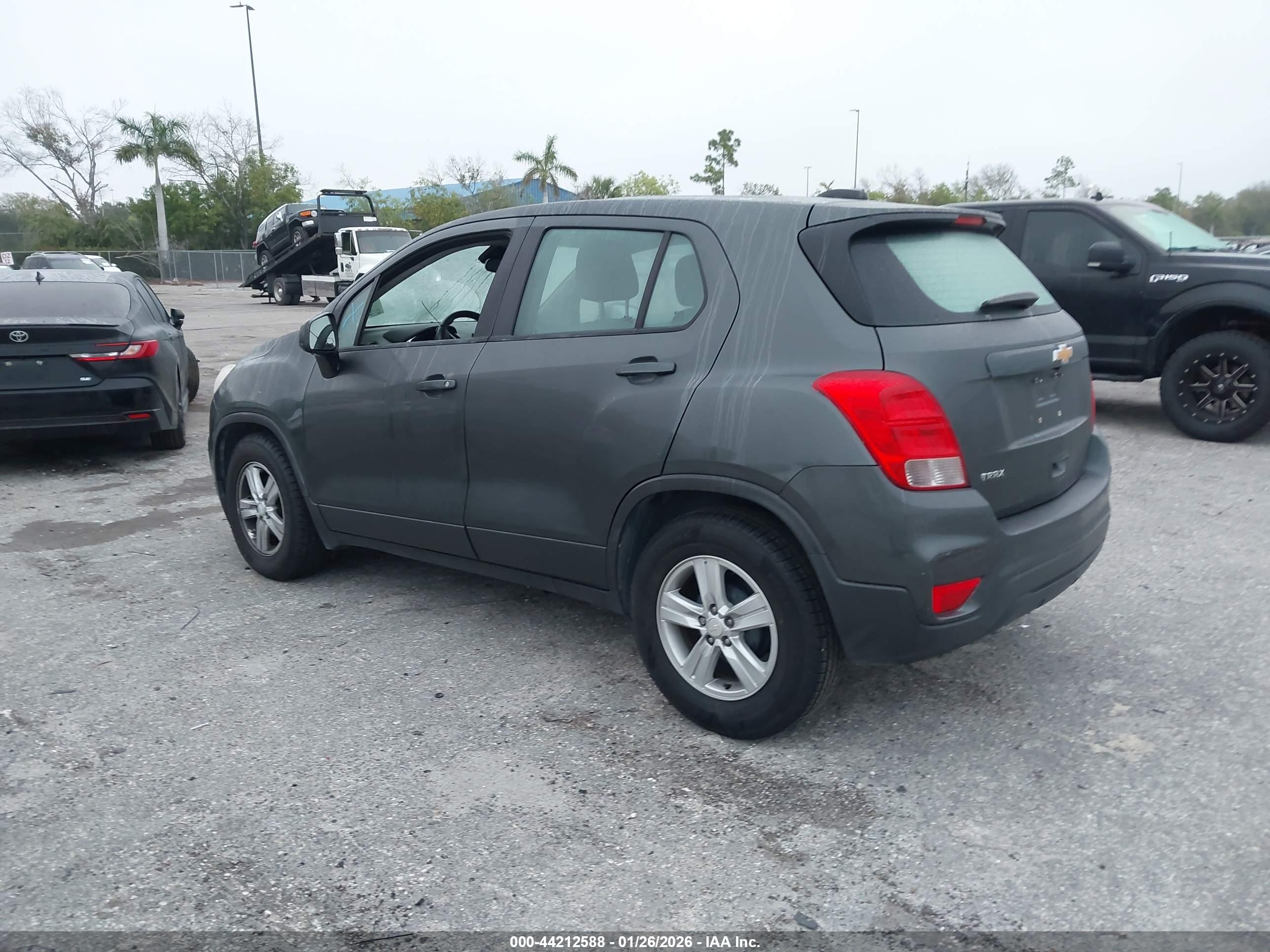 CHEVROLET TRAX image 3