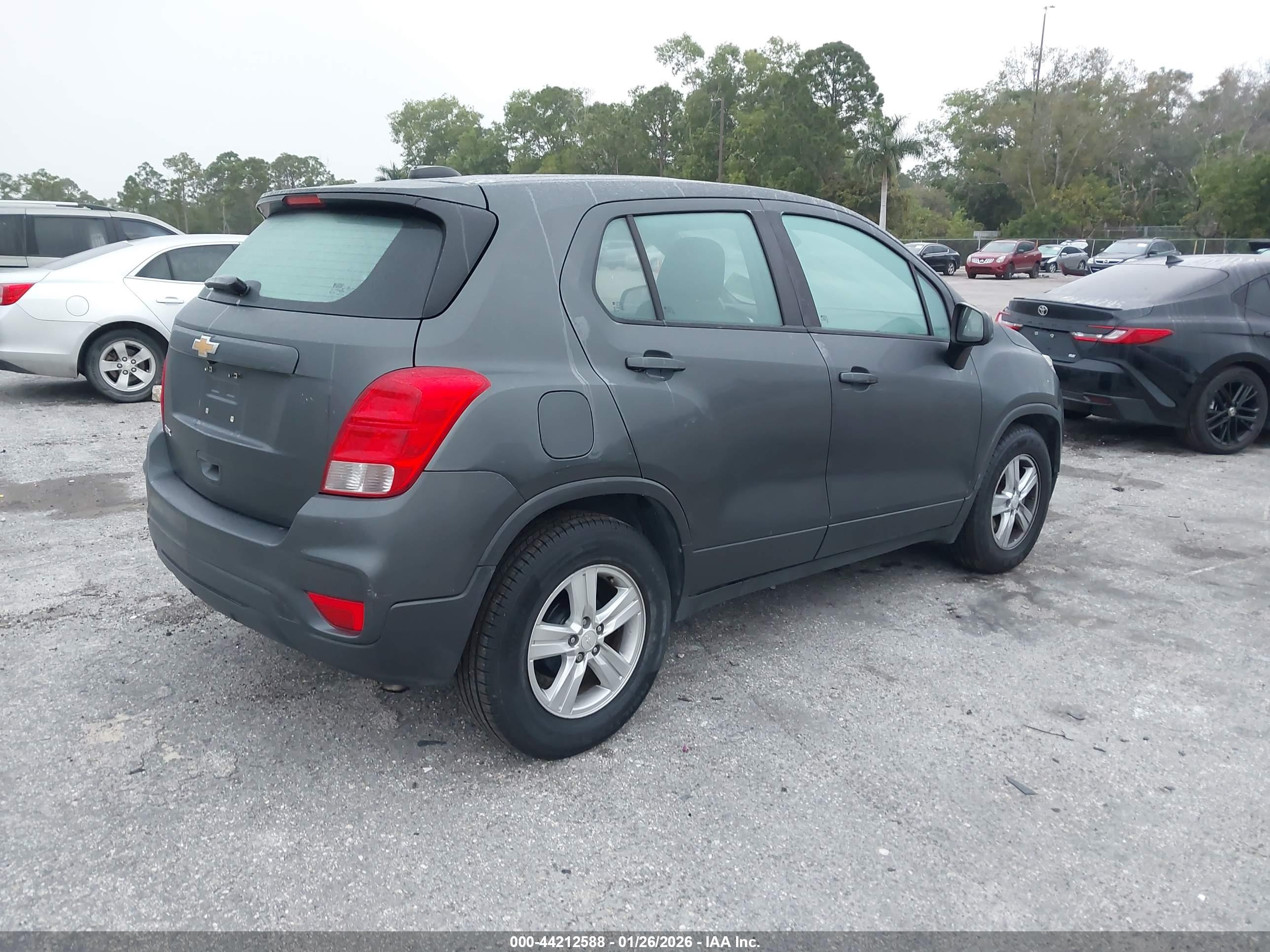 CHEVROLET TRAX image 4