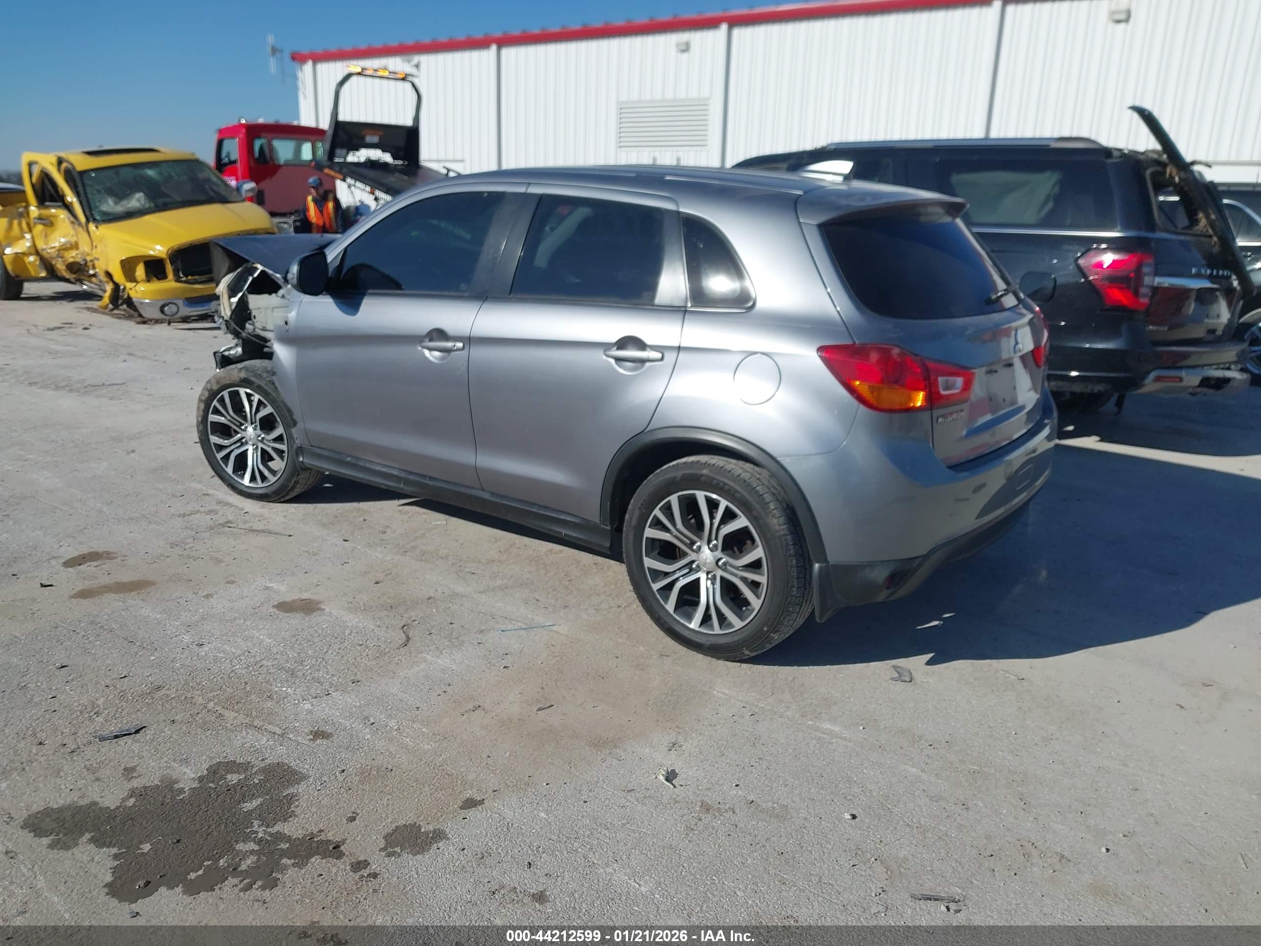 MITSUBISHI OUTLANDER image 3