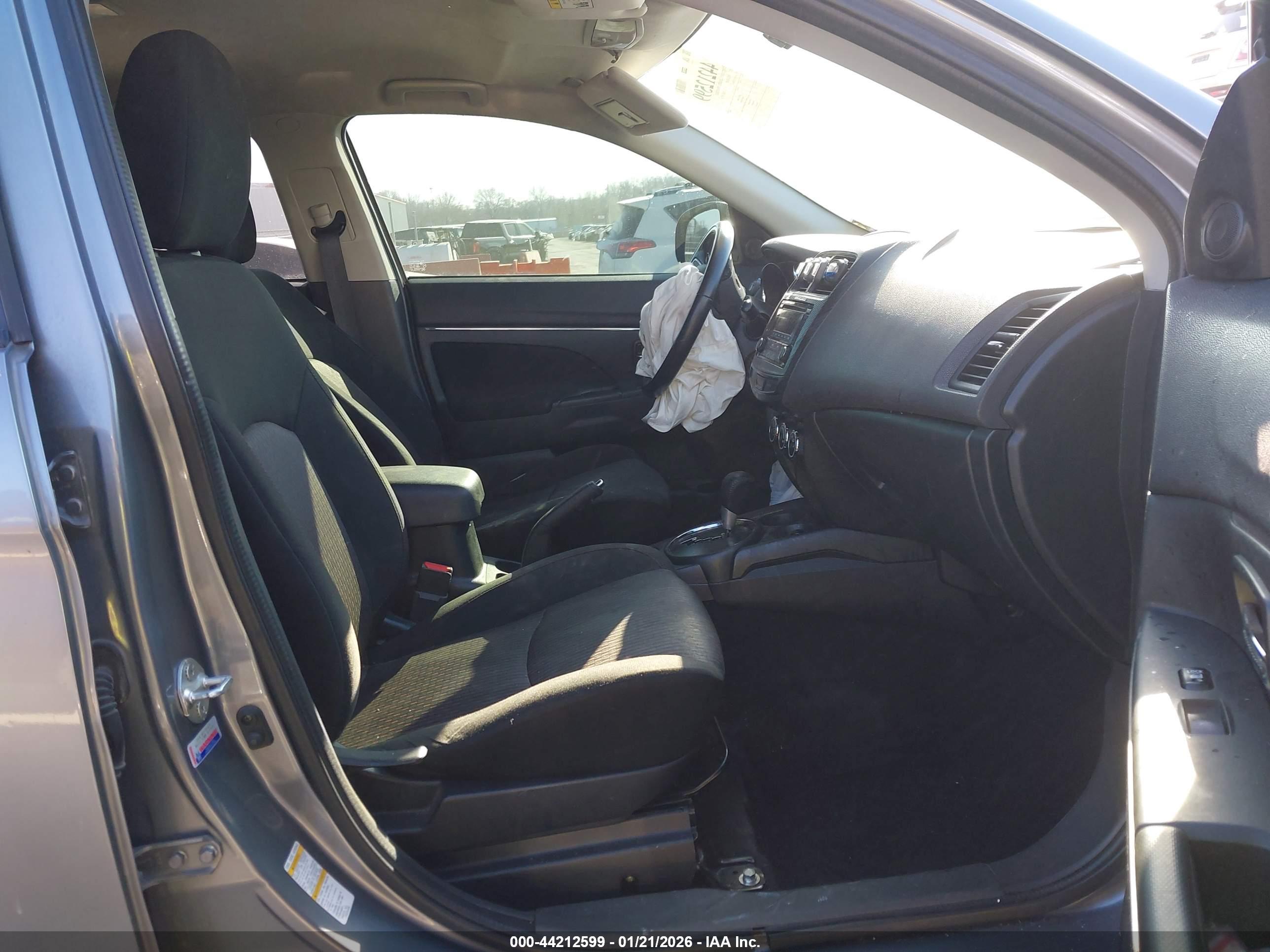 MITSUBISHI OUTLANDER image 5