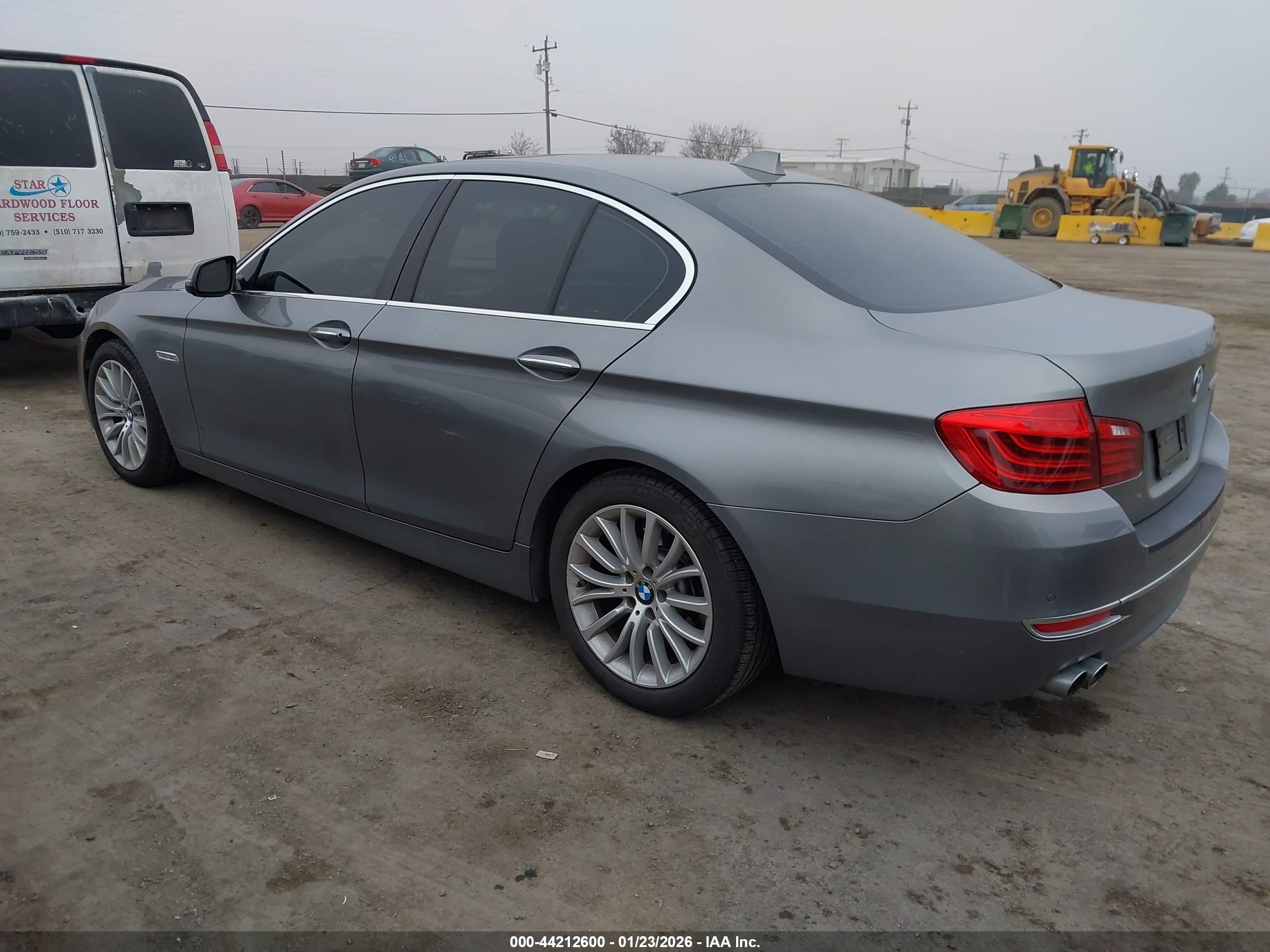 BMW 528I image 3