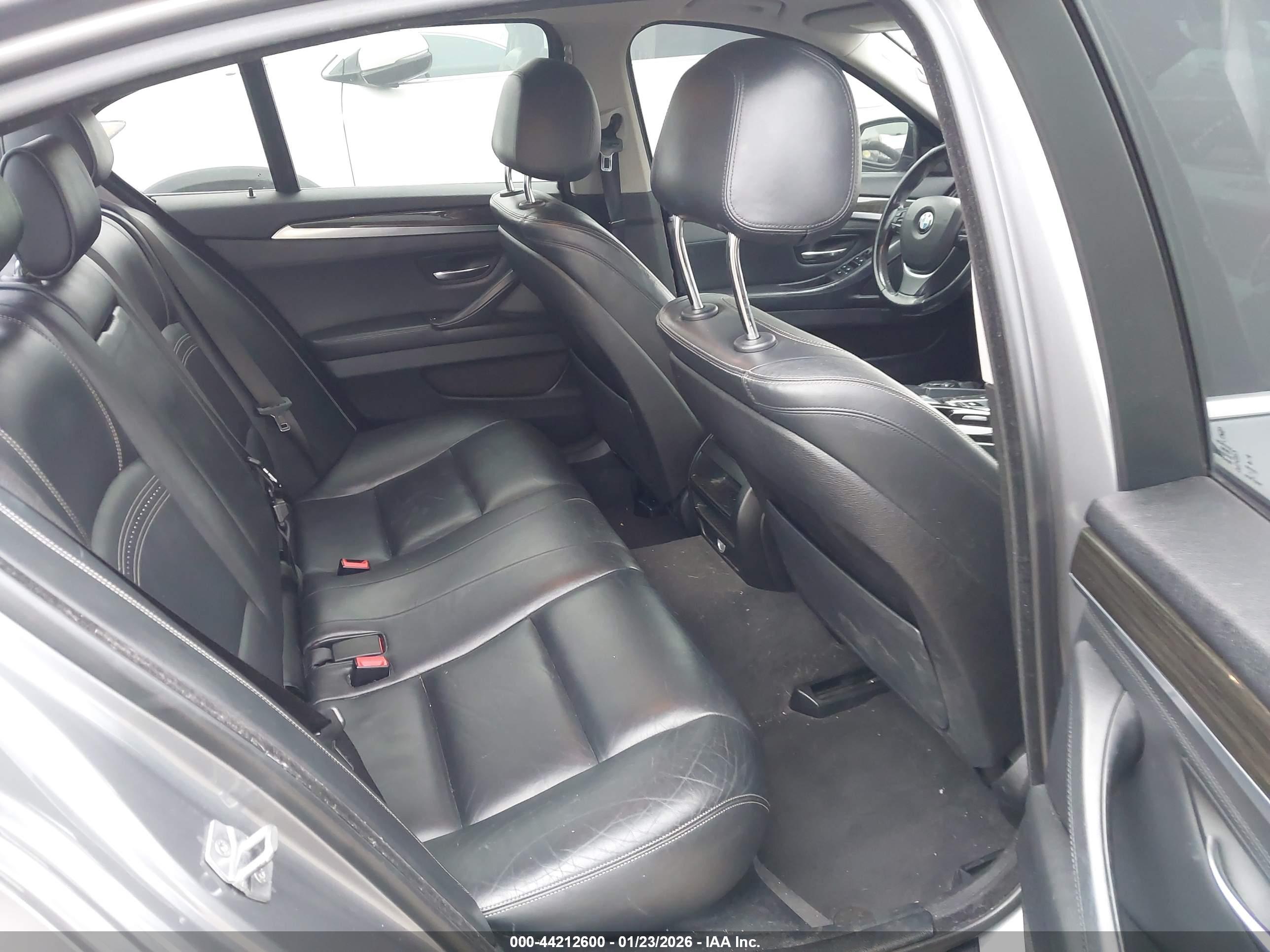 BMW 528I image 8
