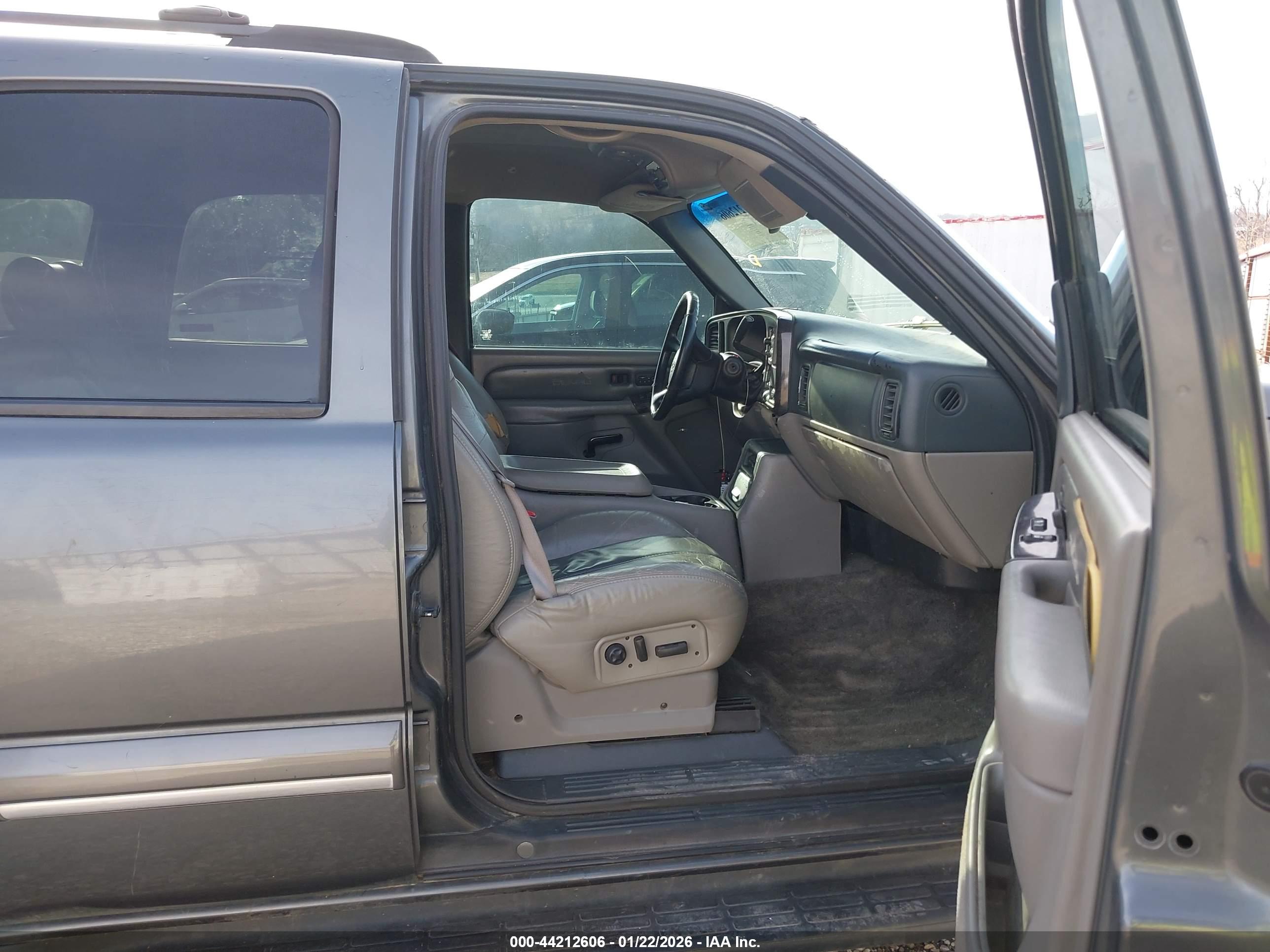 CHEVROLET TAHOE image 5
