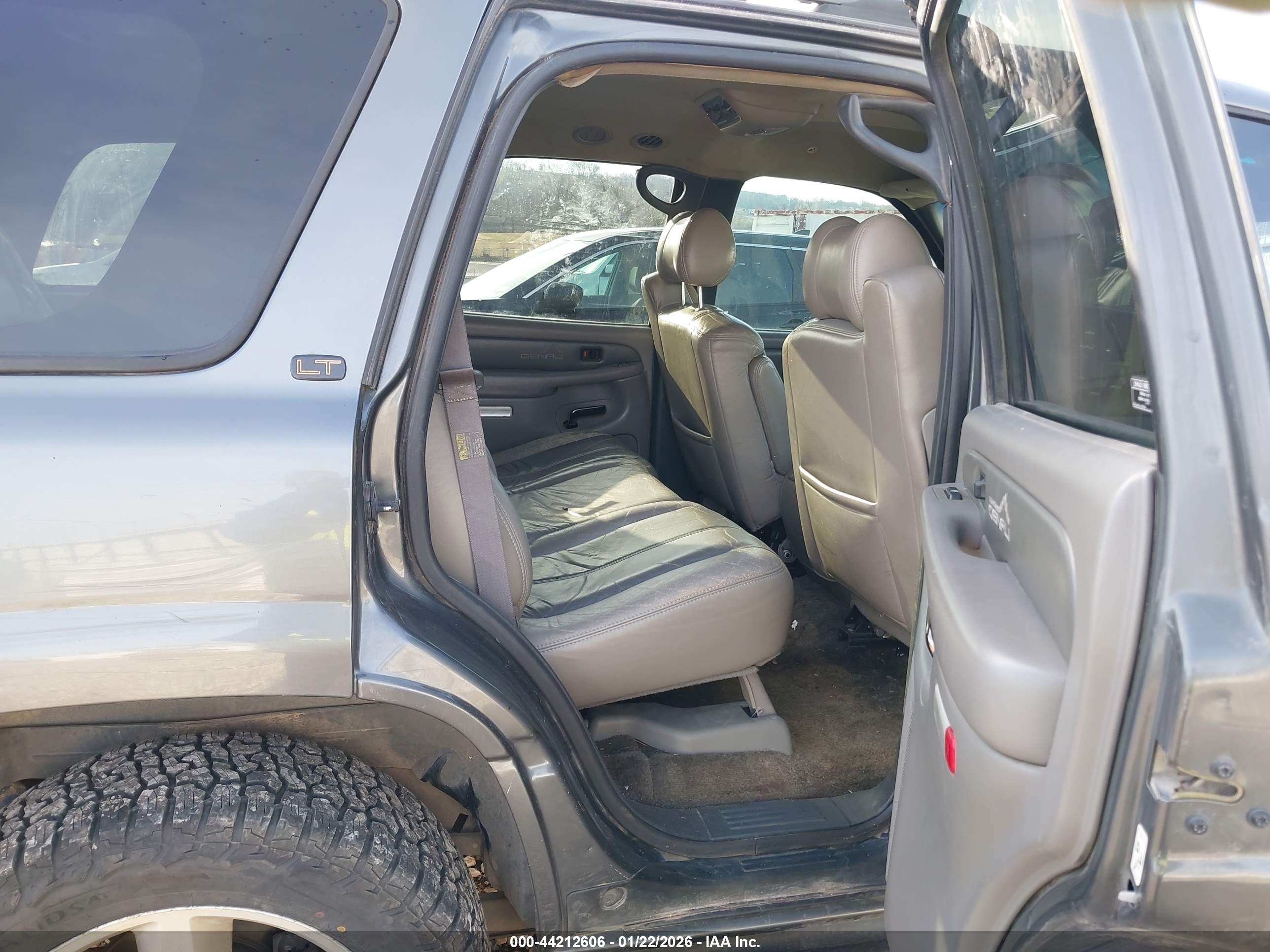 CHEVROLET TAHOE image 8