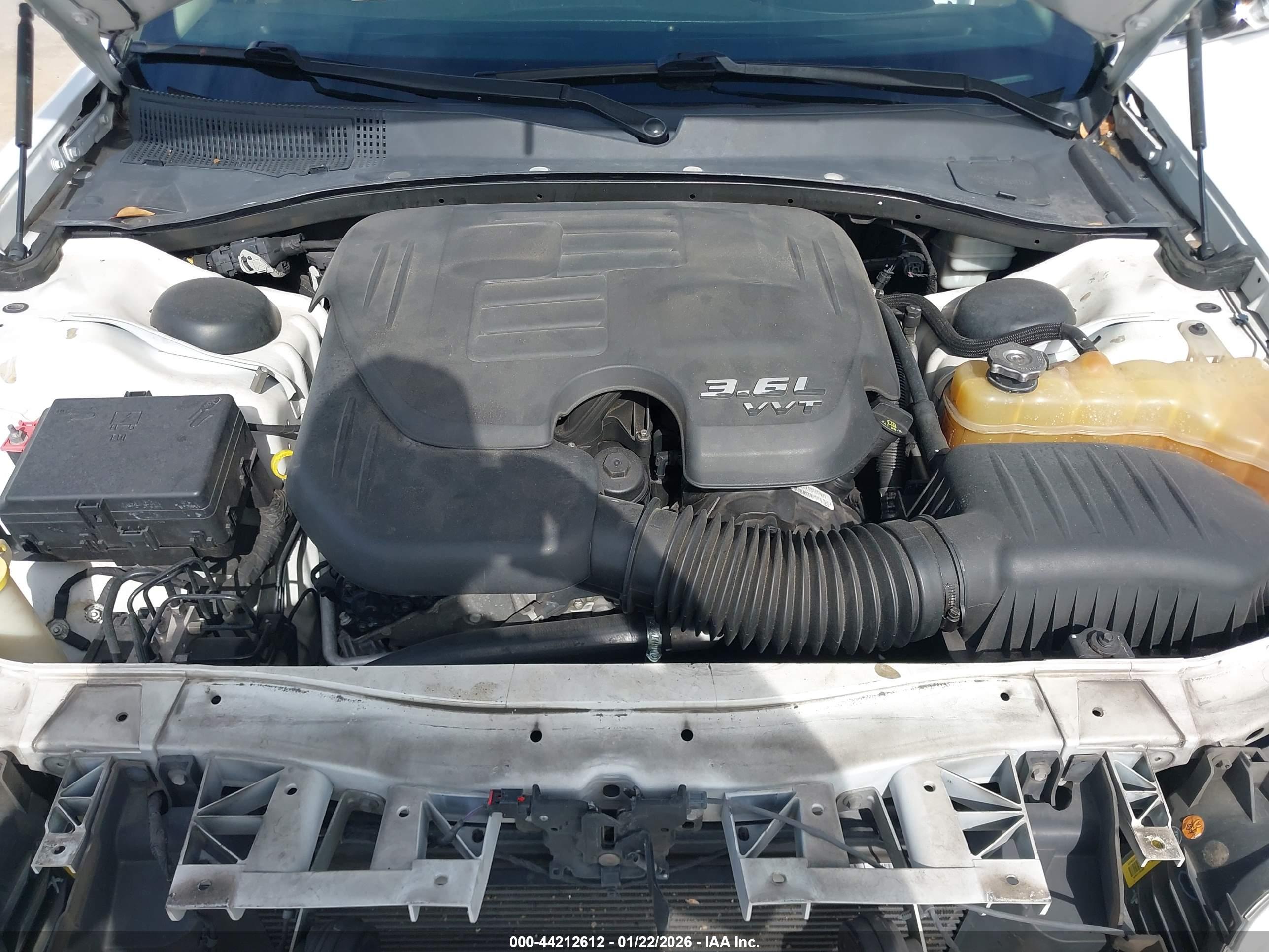 CHRYSLER 300 image 10