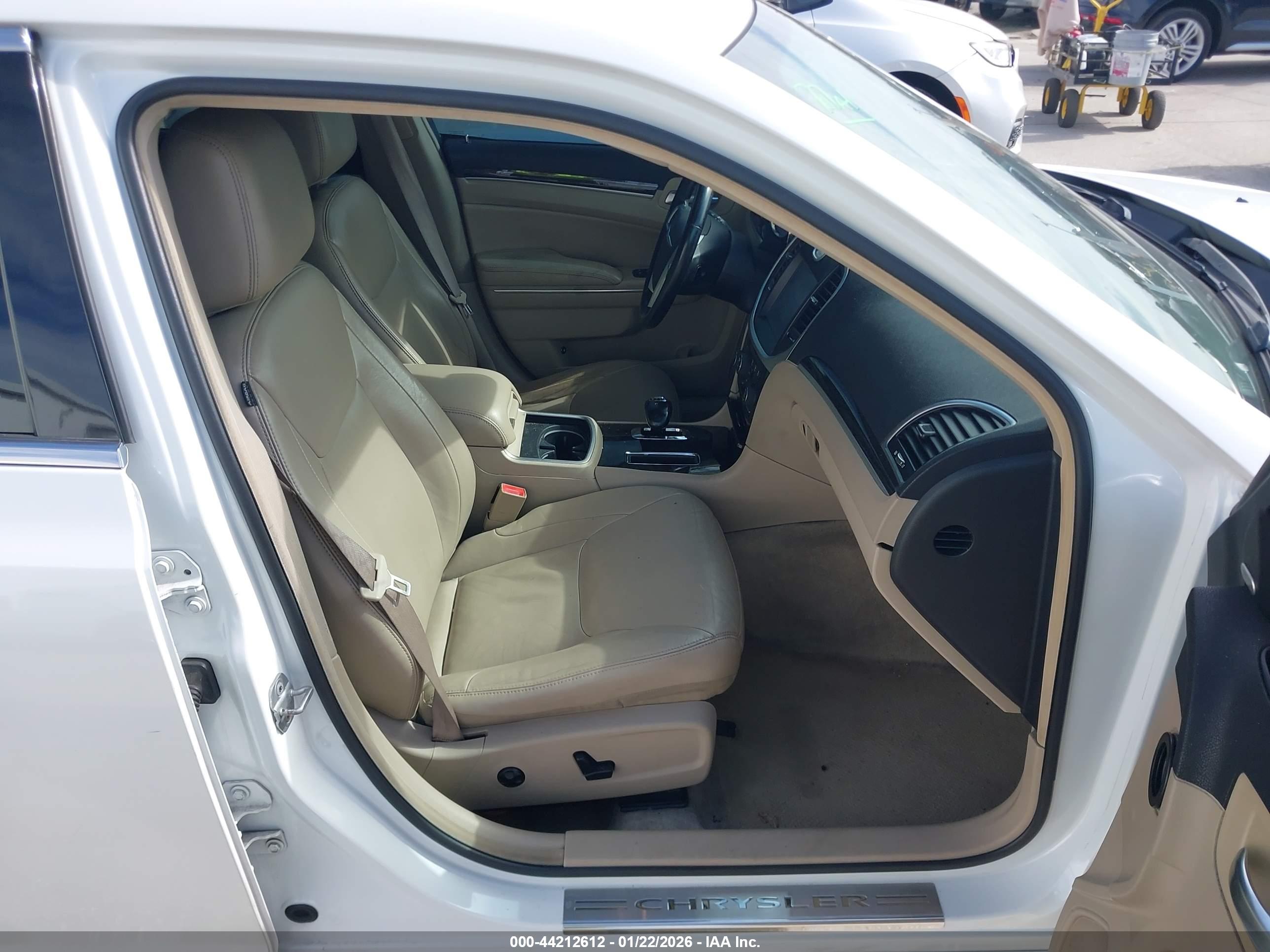 CHRYSLER 300 image 5