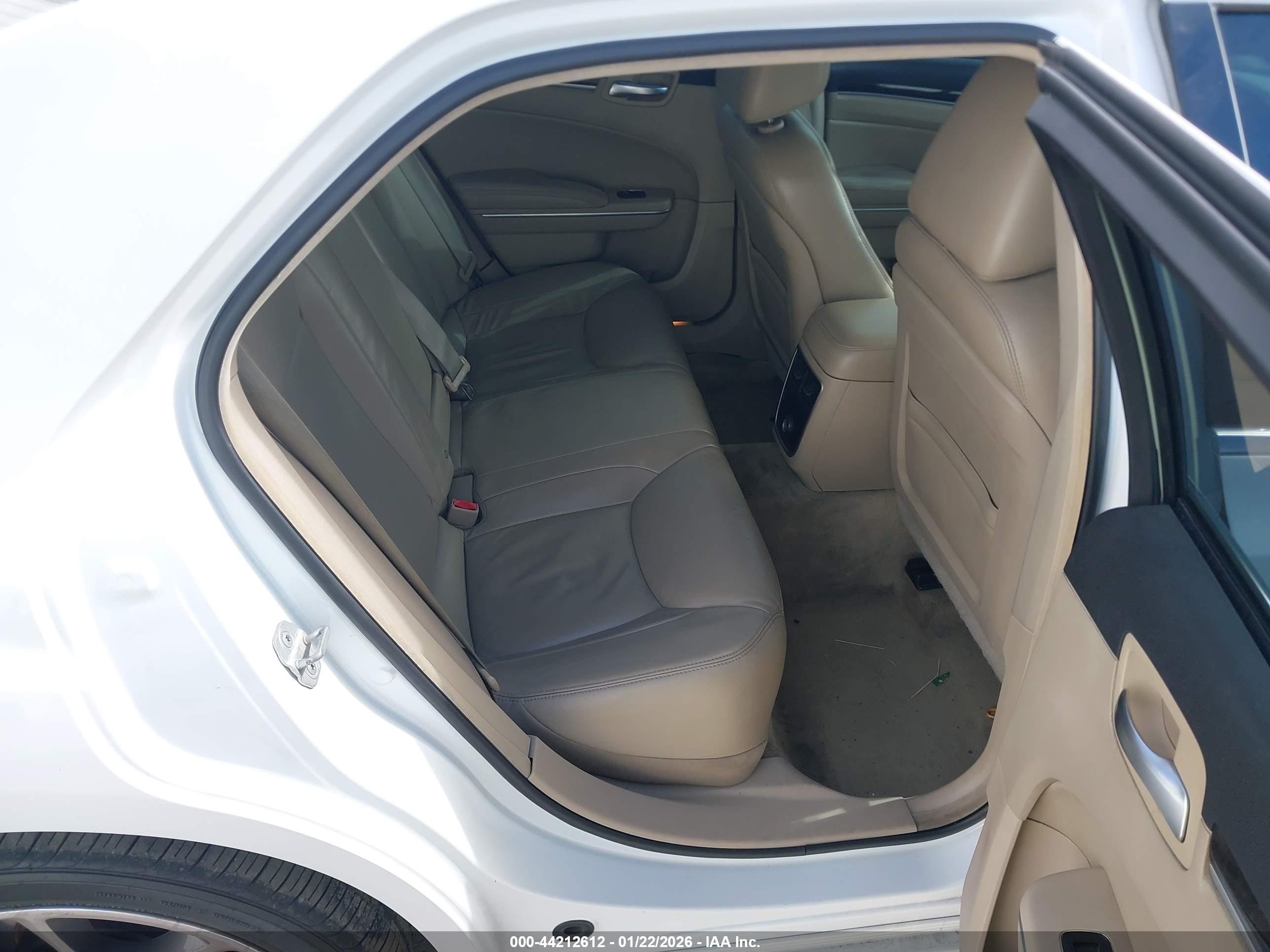CHRYSLER 300 image 8