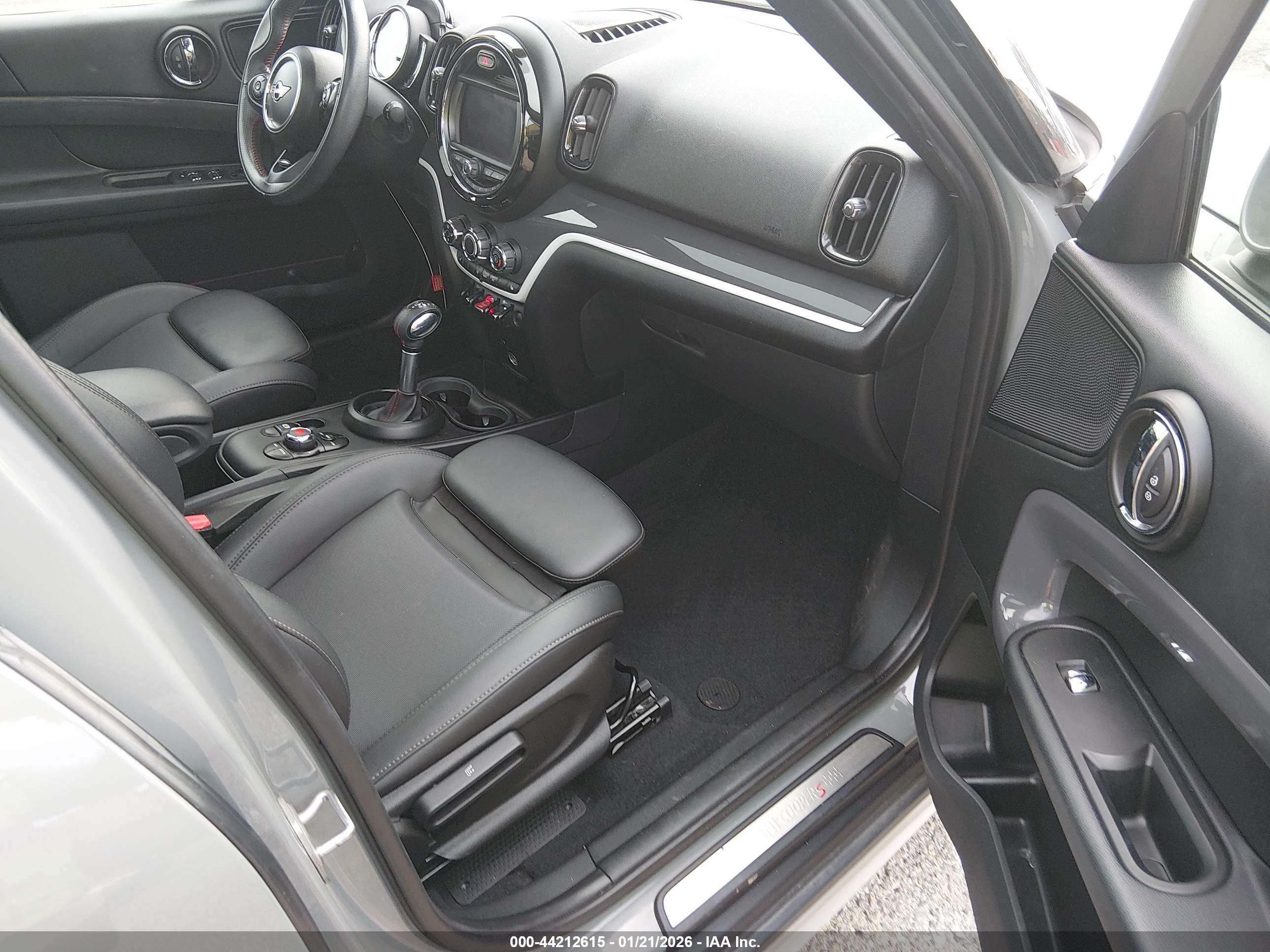 MINI COUNTRYMAN image 5