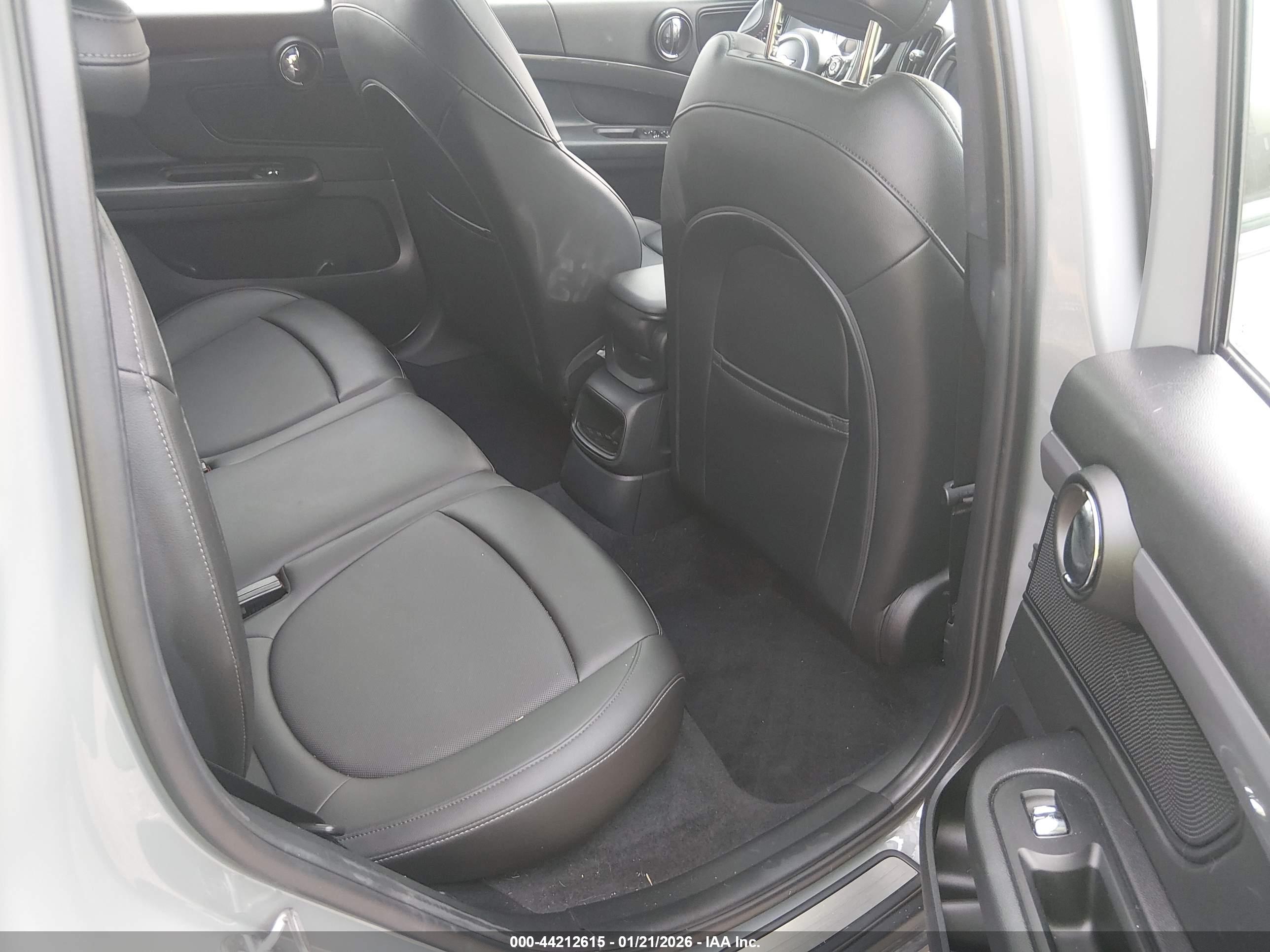 MINI COUNTRYMAN image 8
