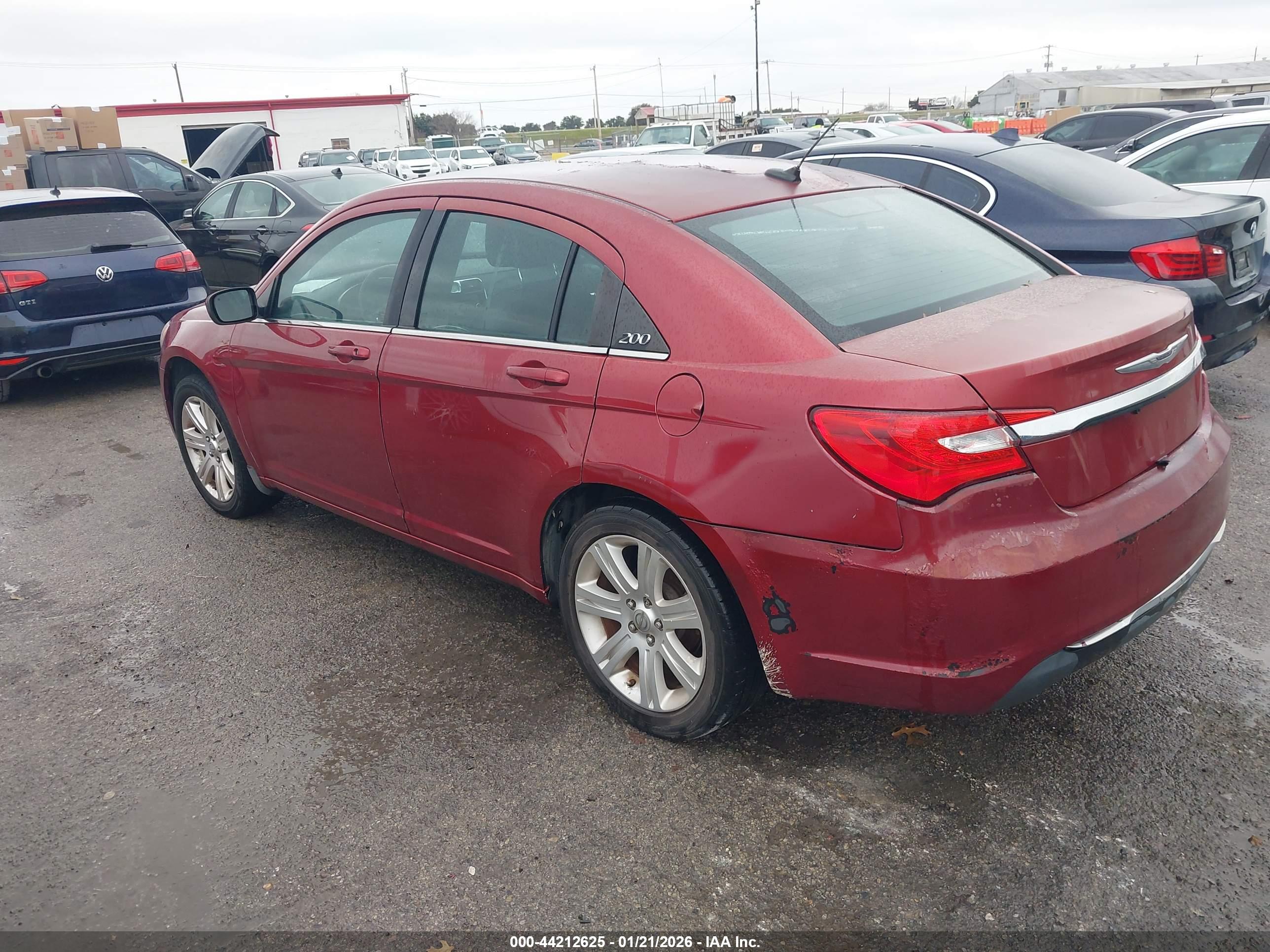 CHRYSLER 200 image 3