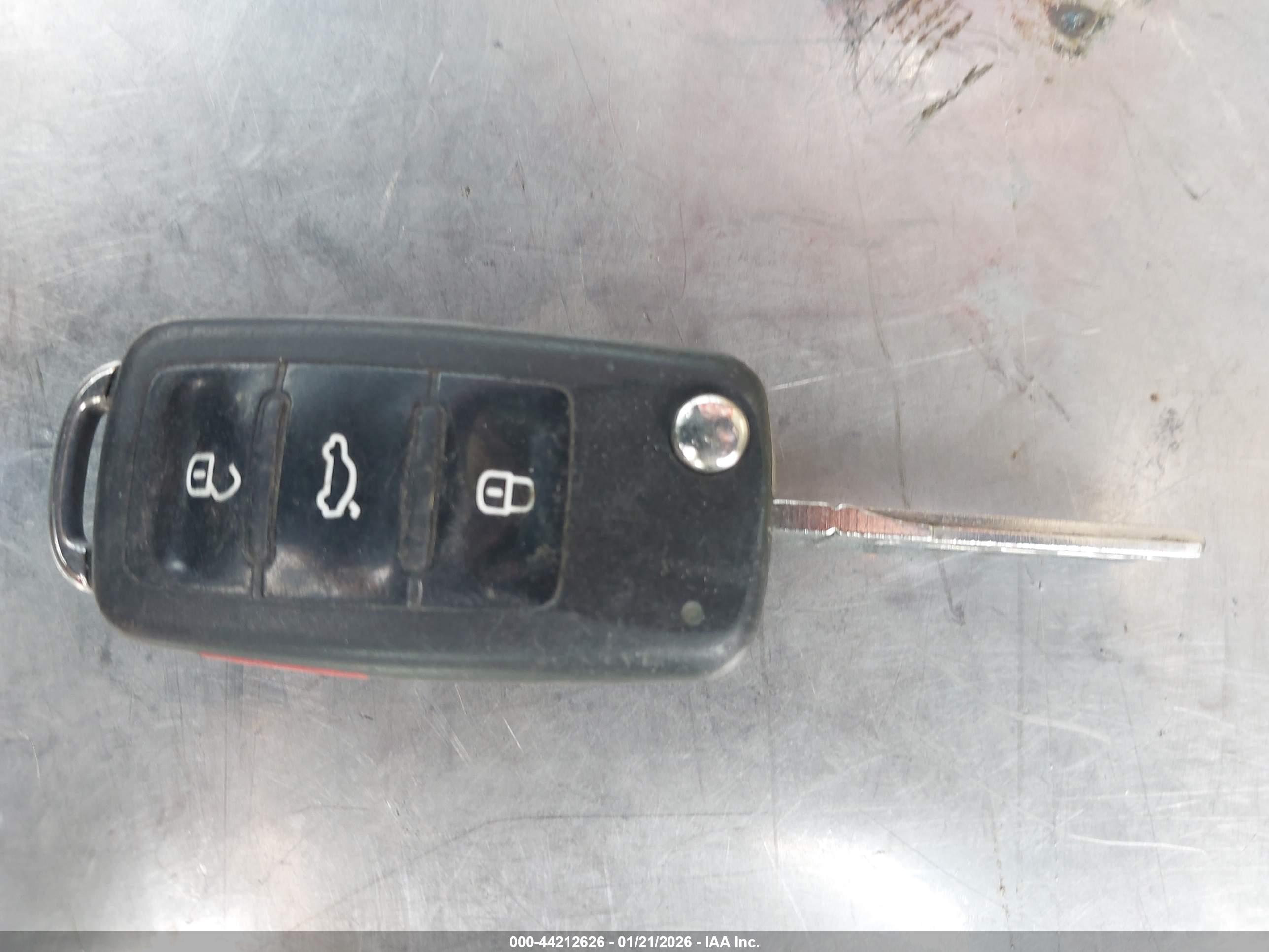 VOLKSWAGEN BEETLE image 11