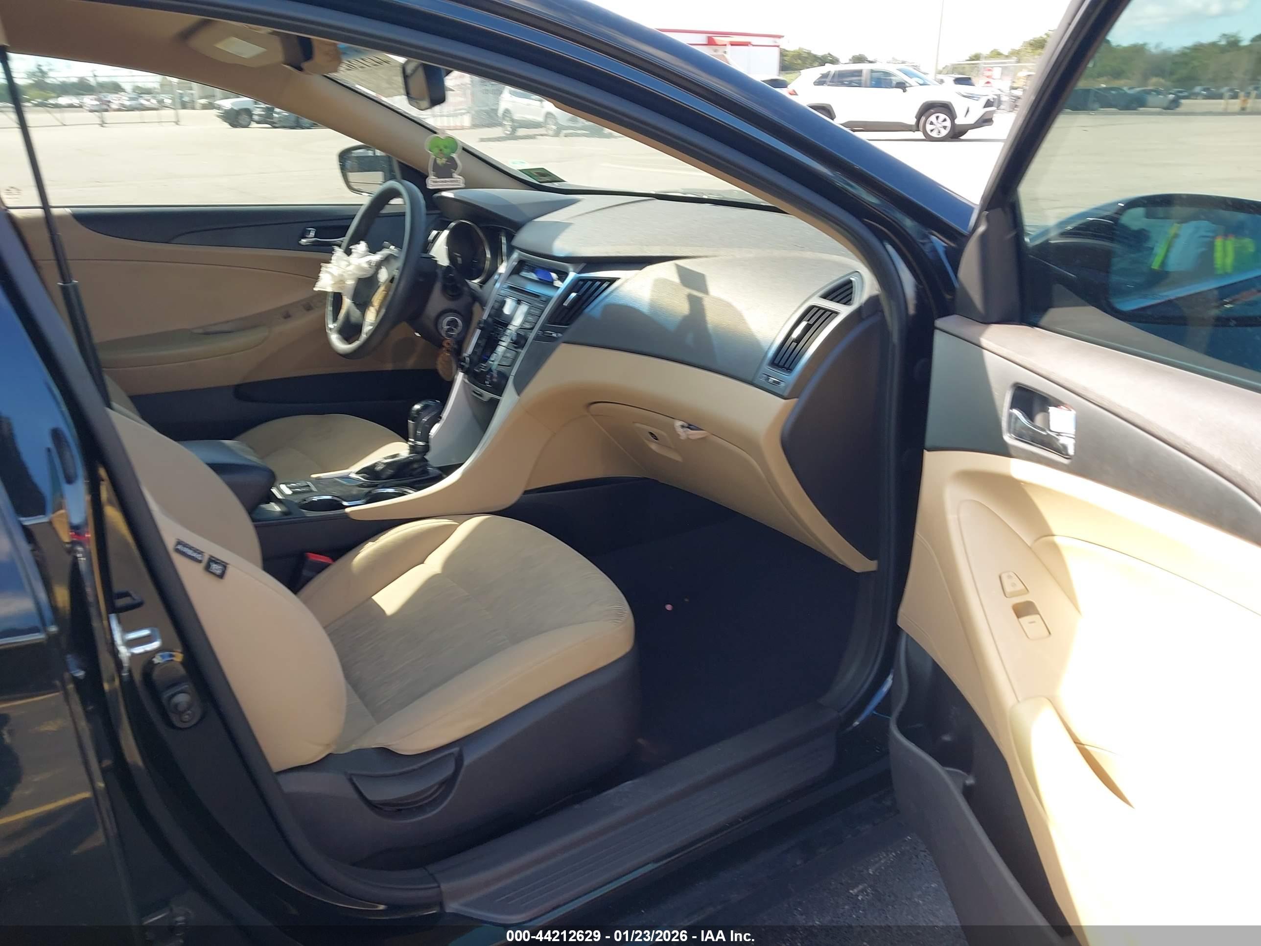 HYUNDAI SONATA image 5