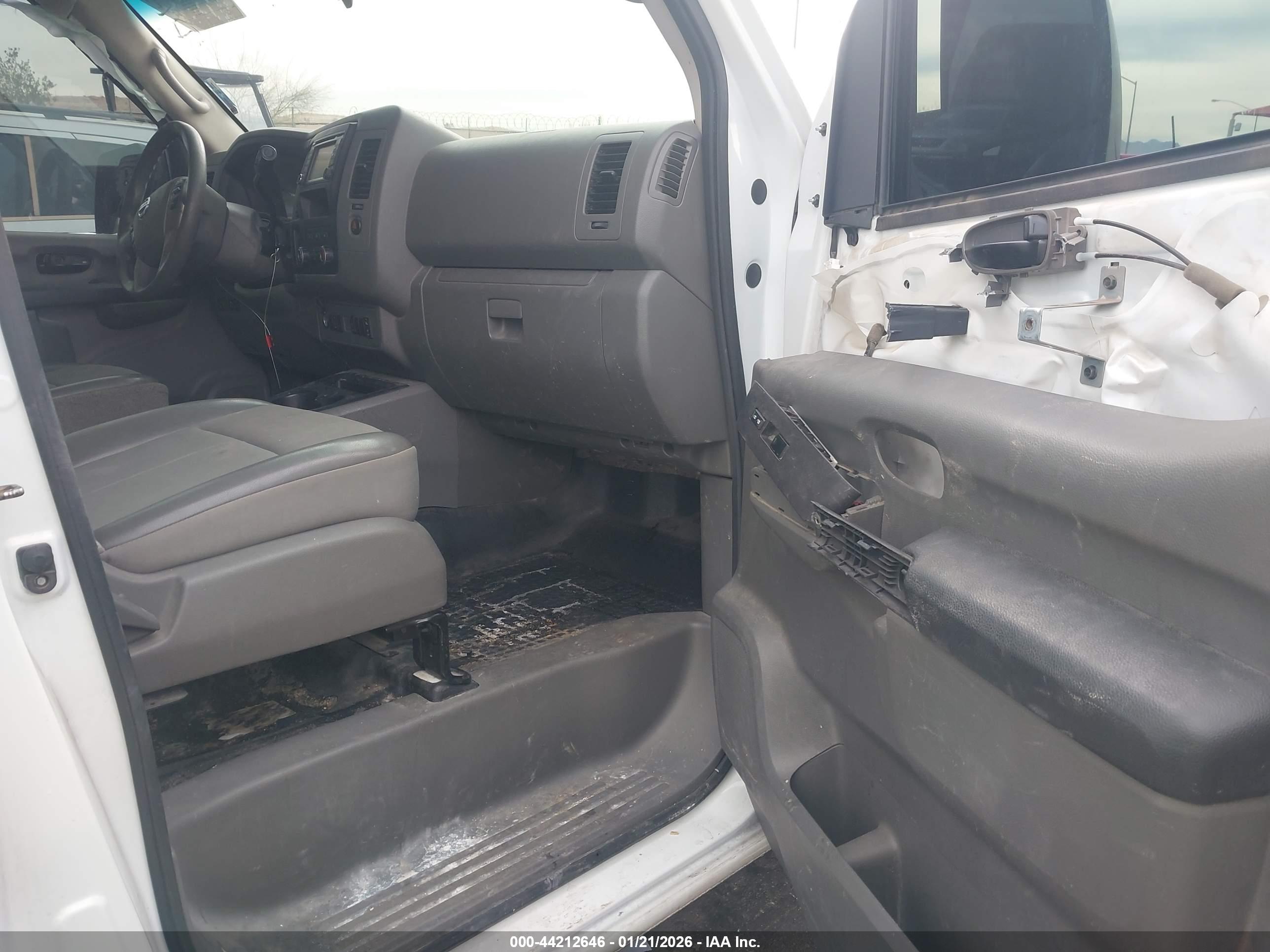NISSAN NV image 5