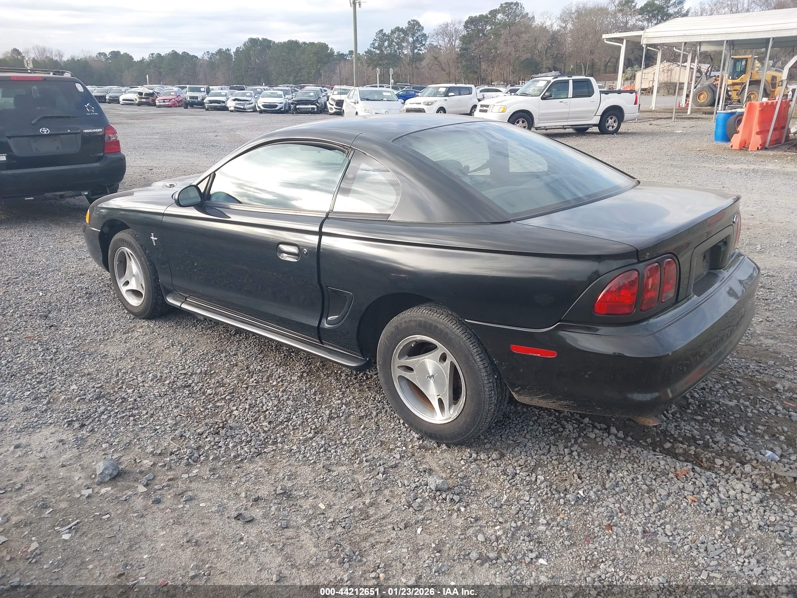FORD MUSTANG image 3