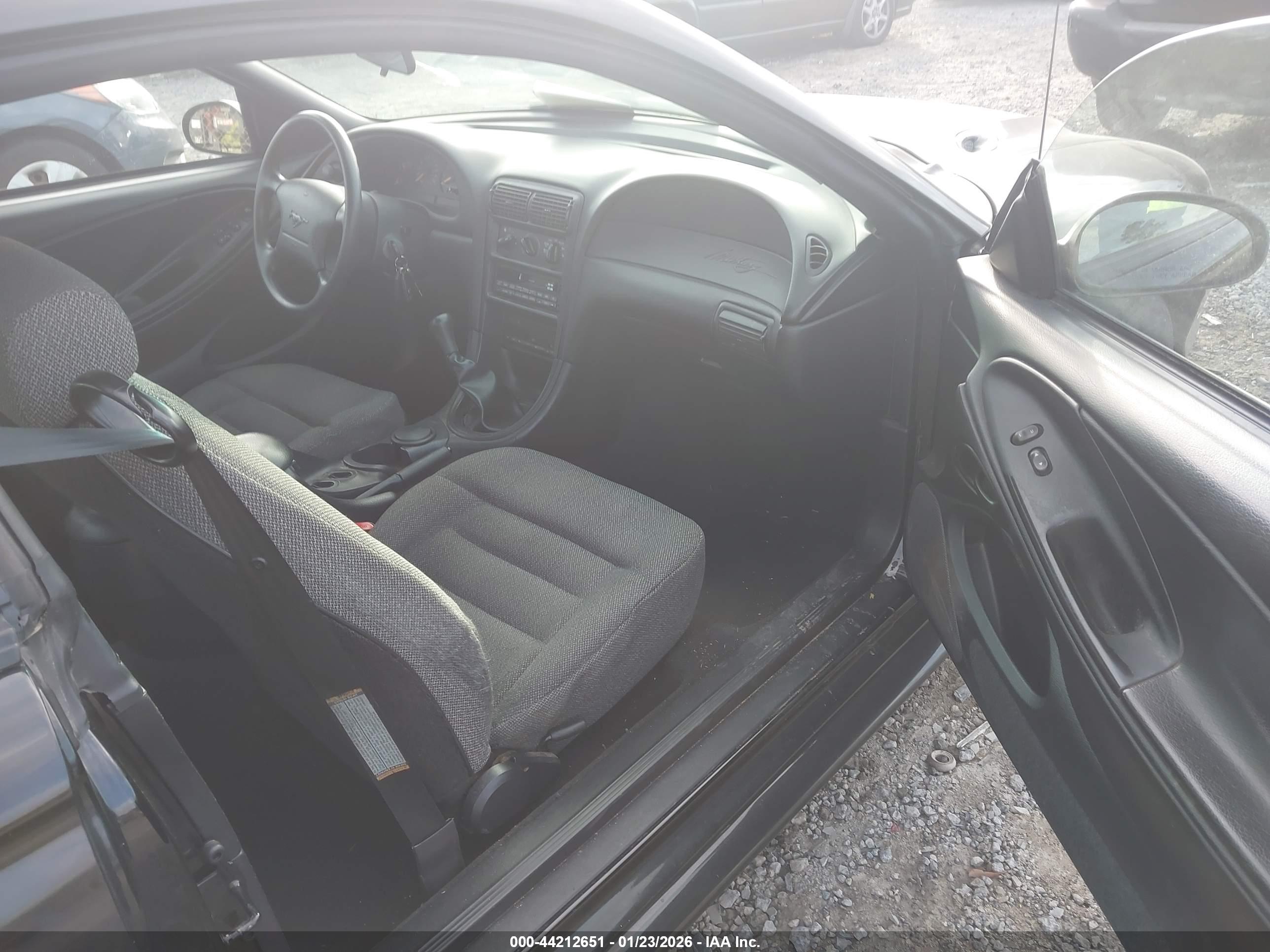FORD MUSTANG image 8