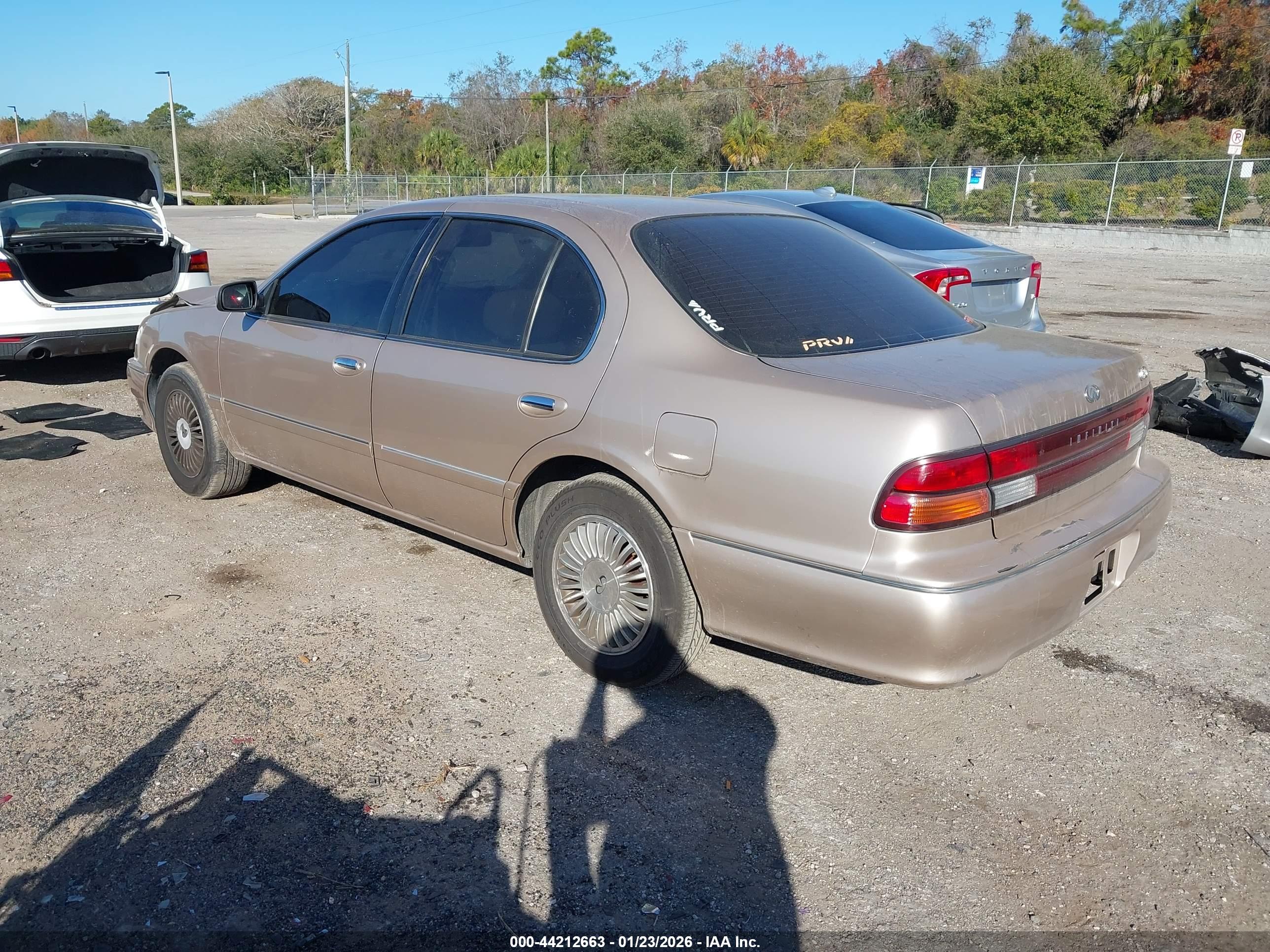 INFINITI I30 image 3