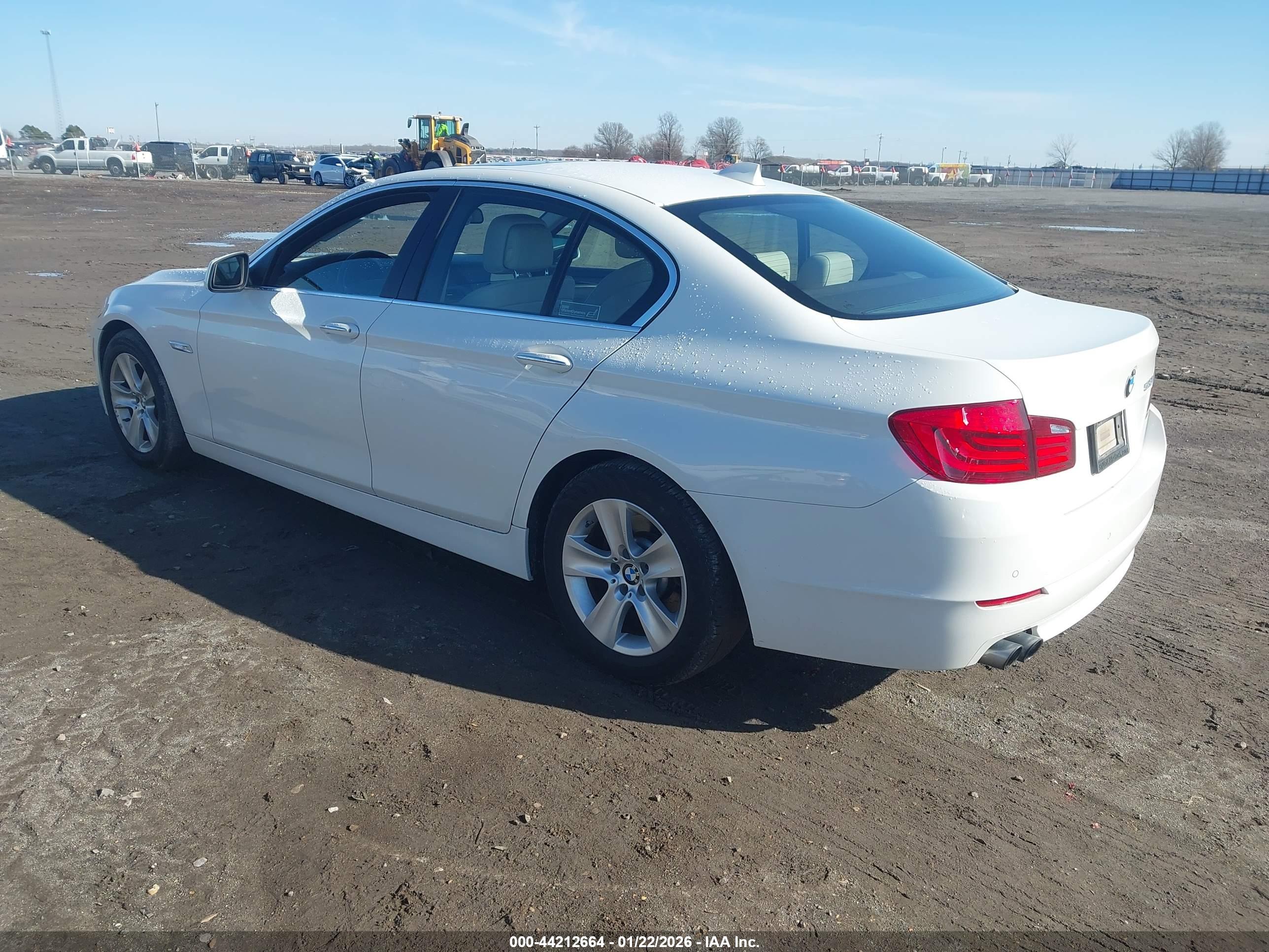 BMW 528I image 3