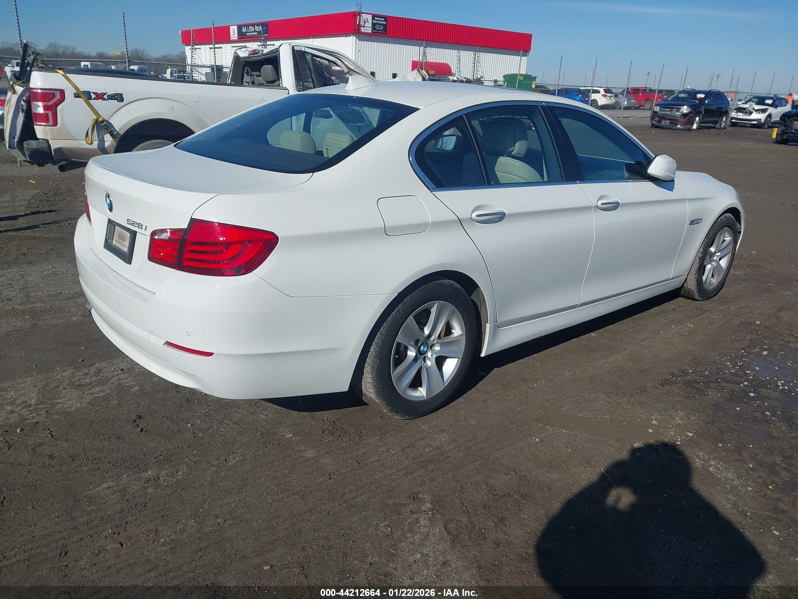 BMW 528I image 4