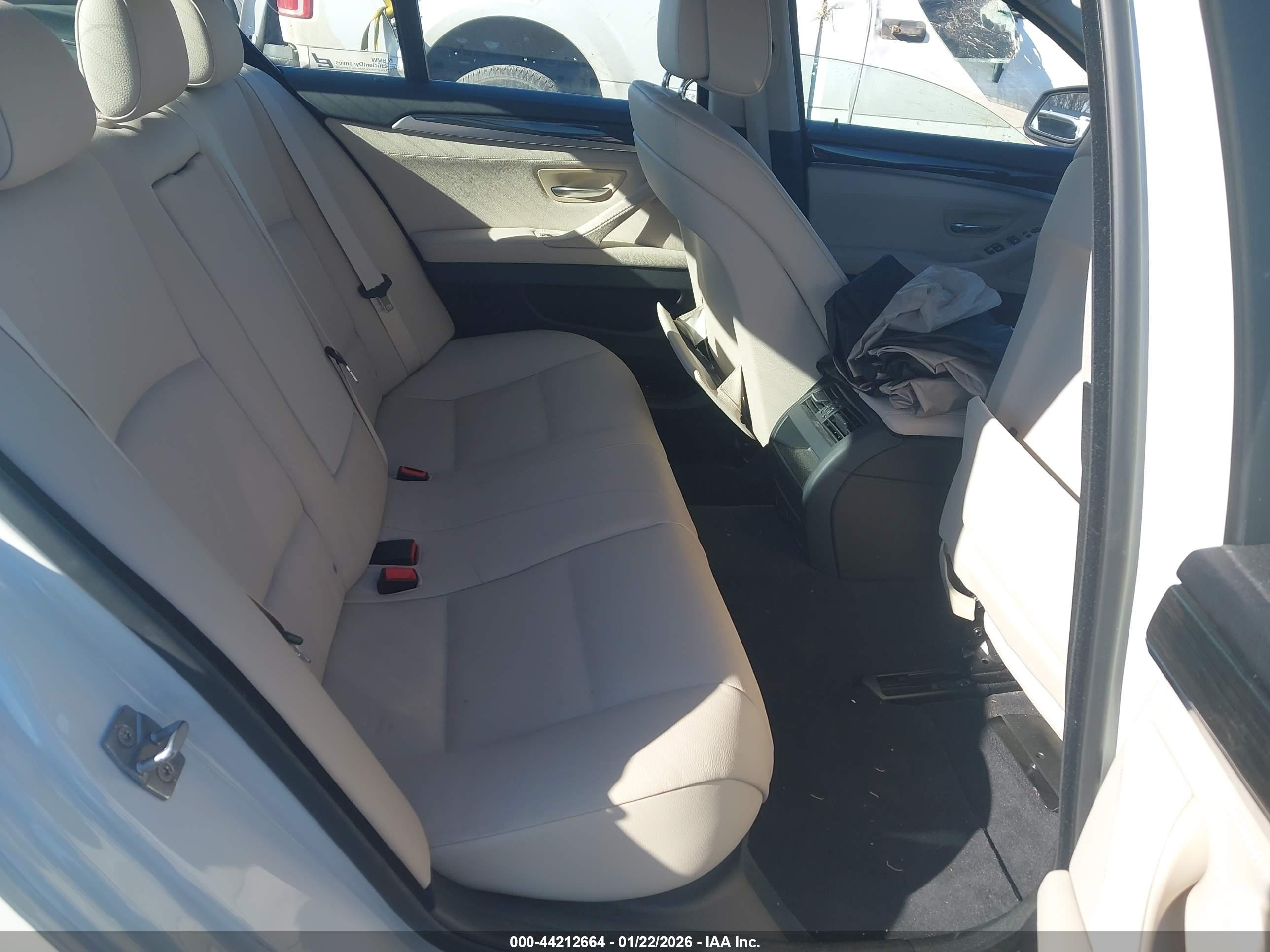 BMW 528I image 8