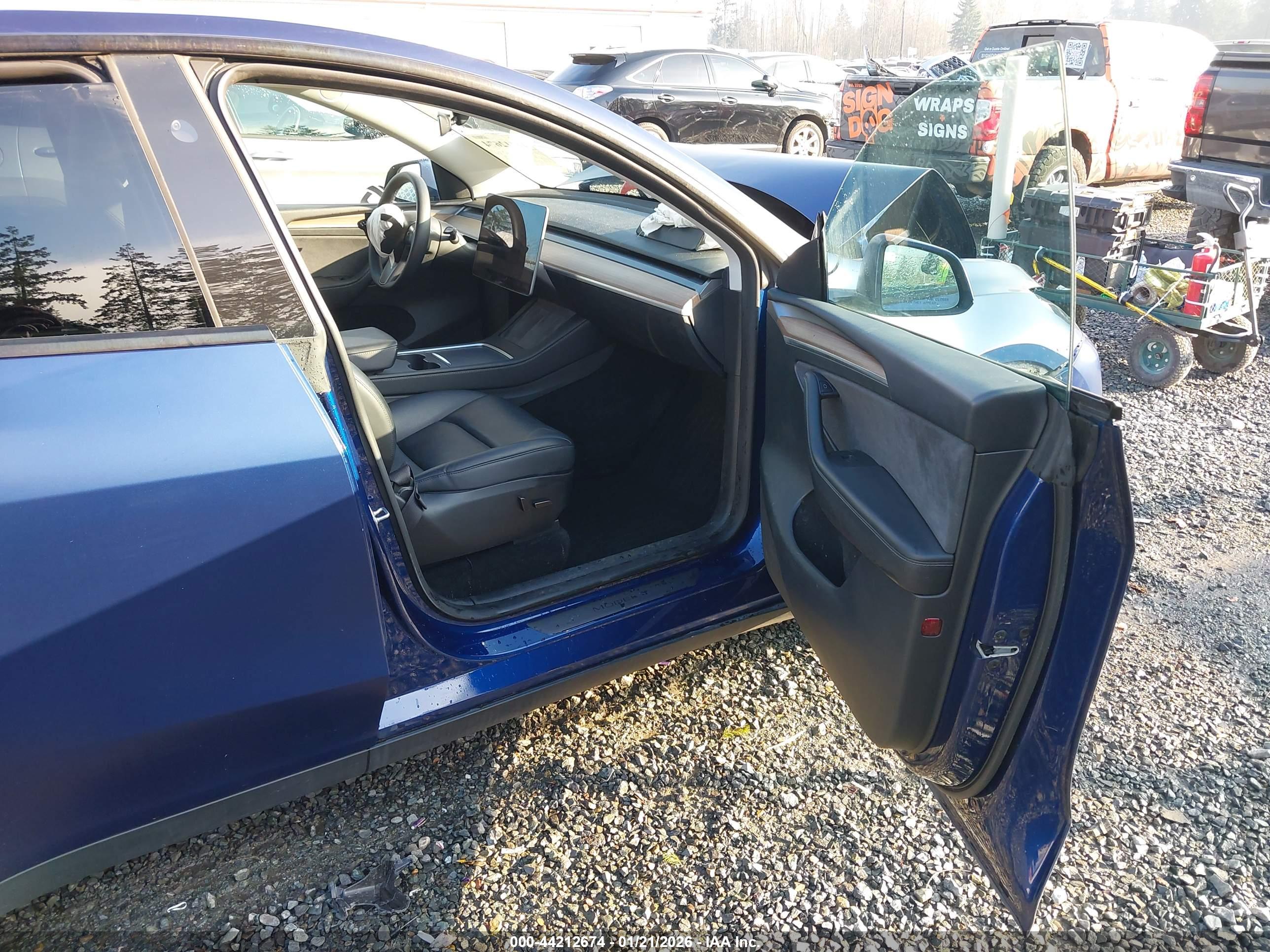 TESLA MODEL image 5