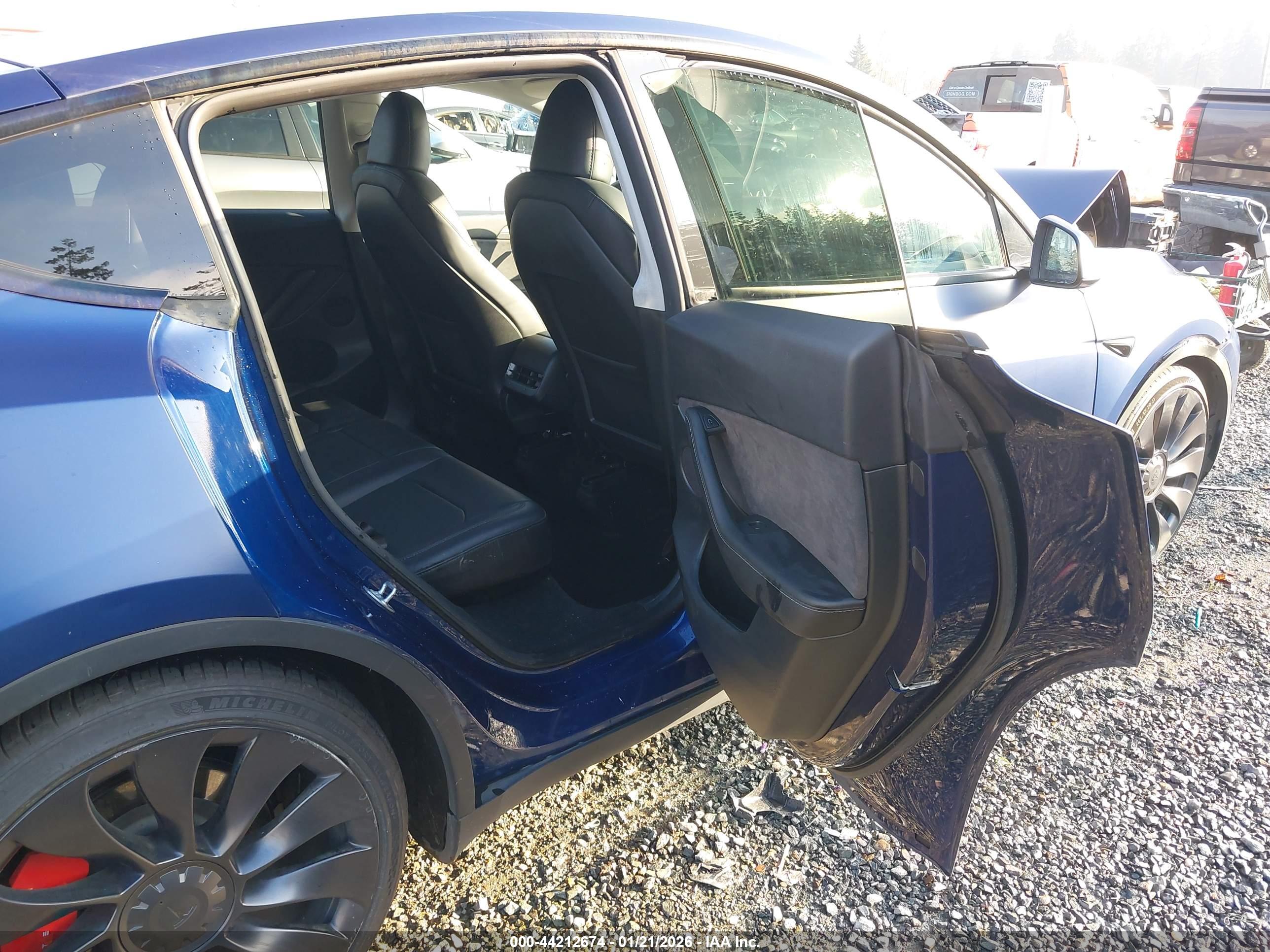 TESLA MODEL image 8