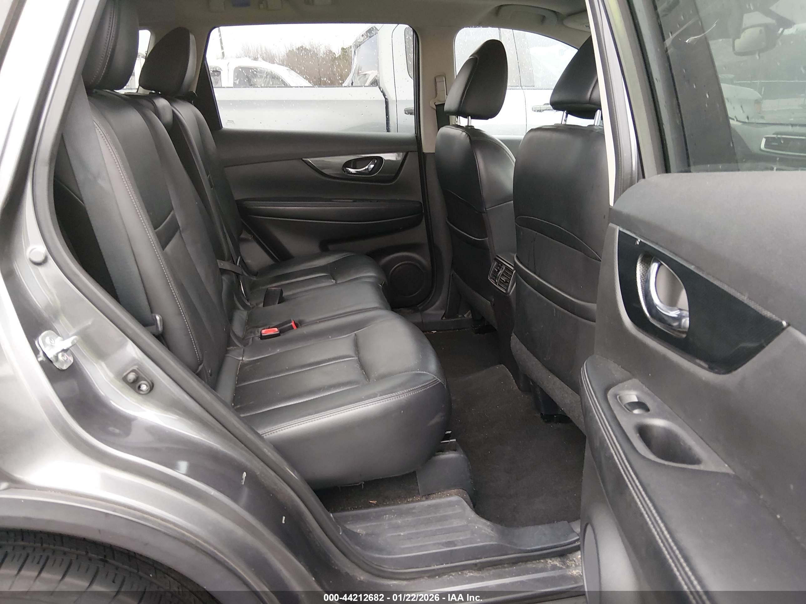 NISSAN ROGUE image 8