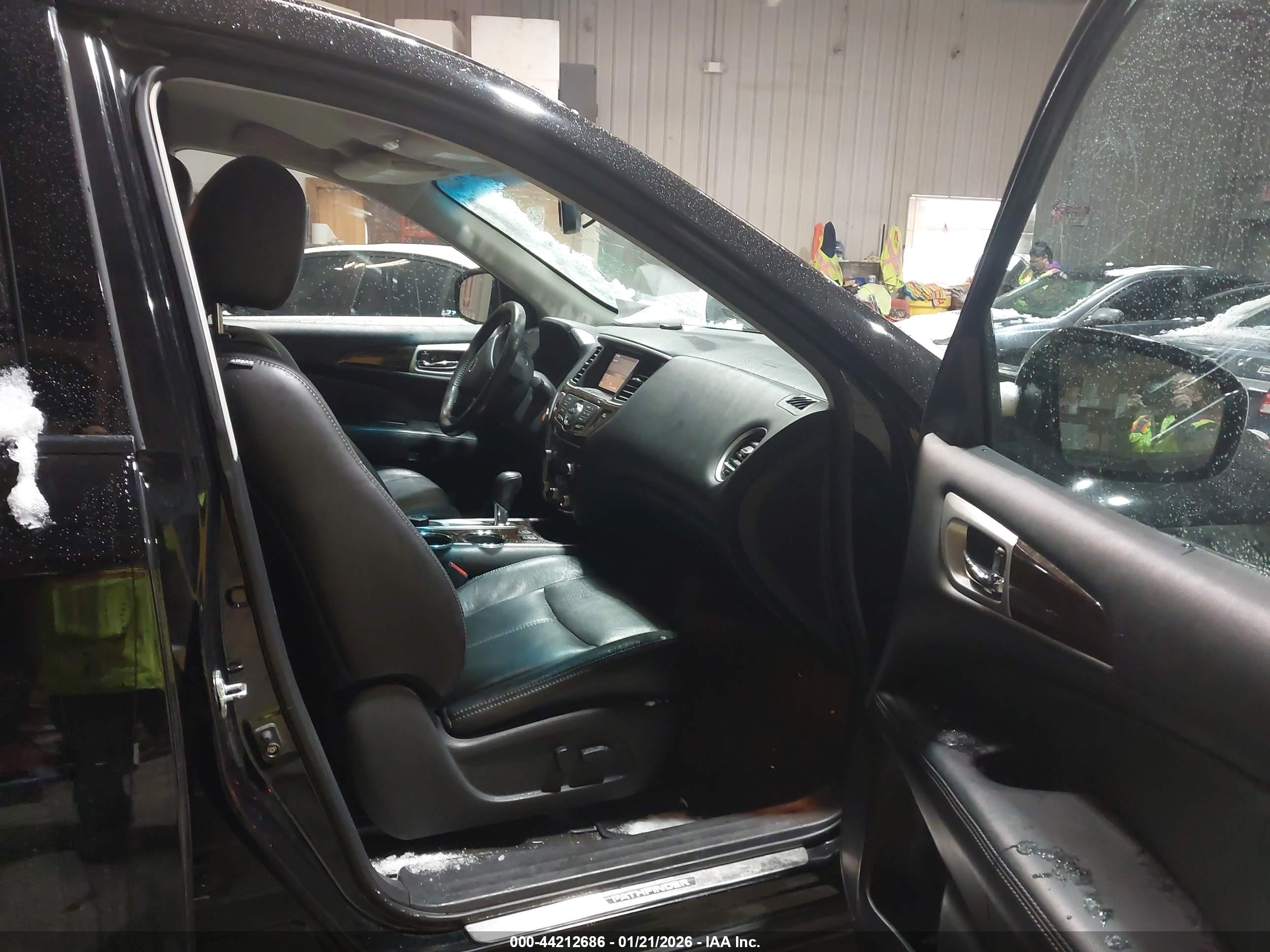 NISSAN PATHFINDER image 5