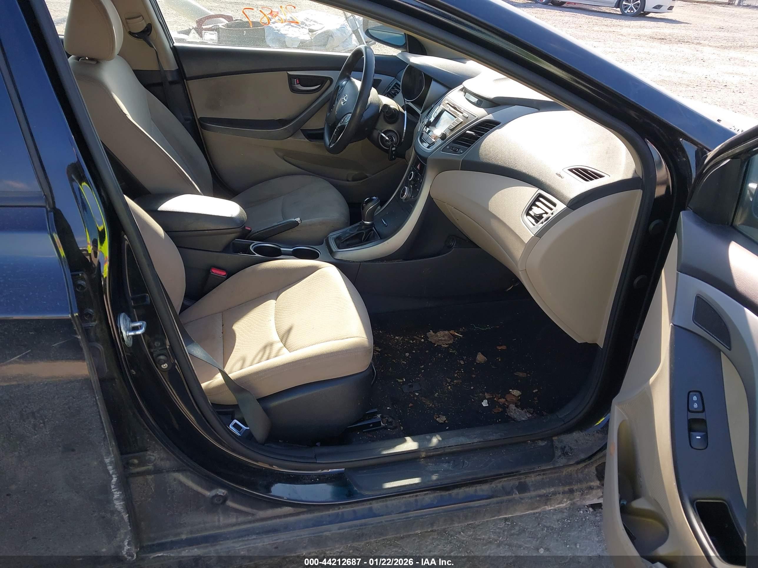 HYUNDAI ELANTRA image 5