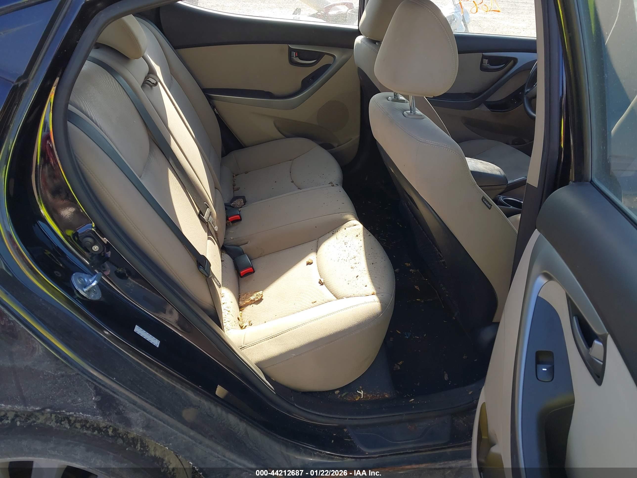 HYUNDAI ELANTRA image 8