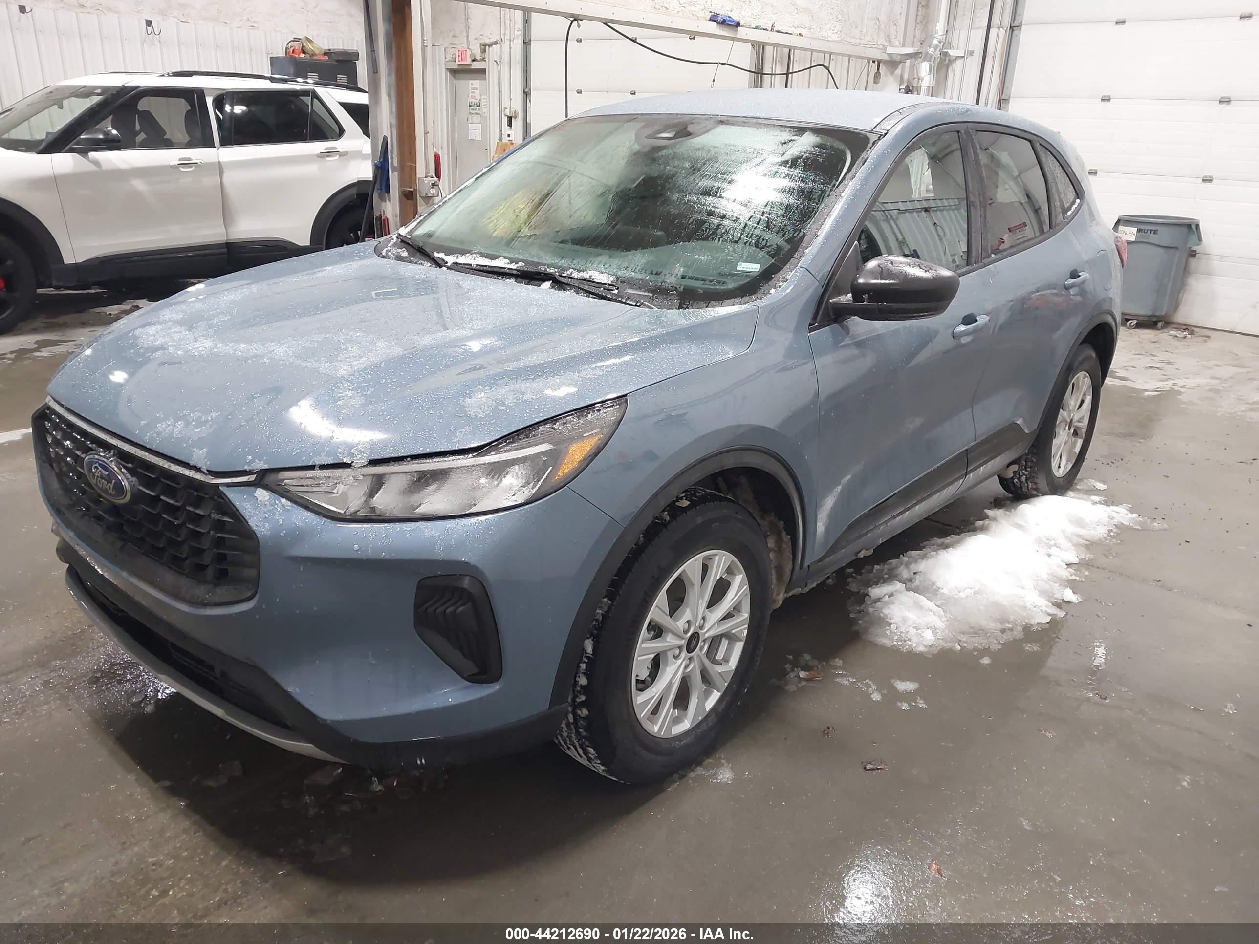 FORD ESCAPE image 2