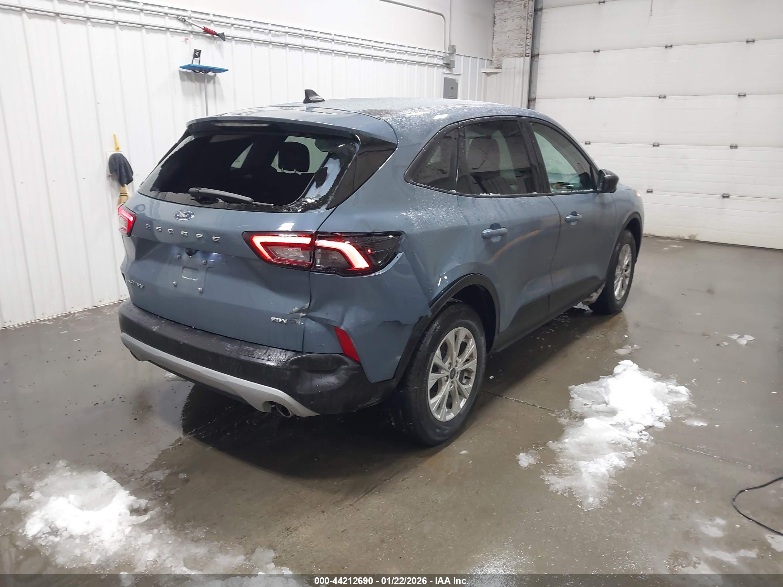 FORD ESCAPE image 4