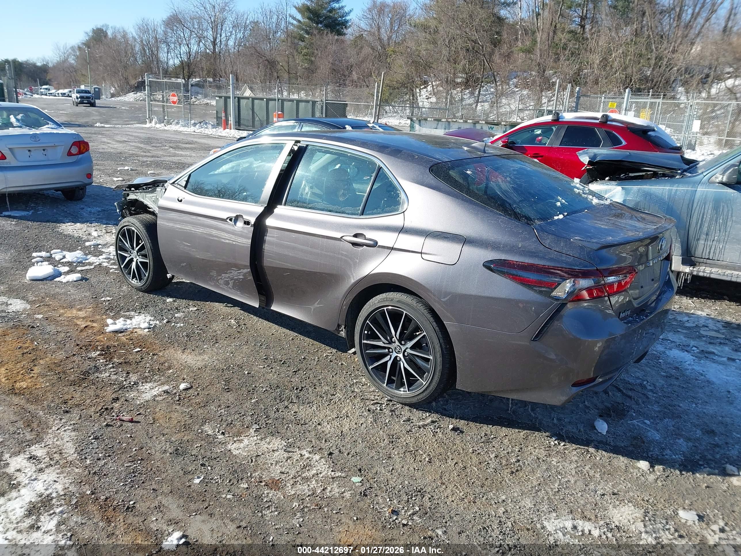 TOYOTA CAMRY image 3