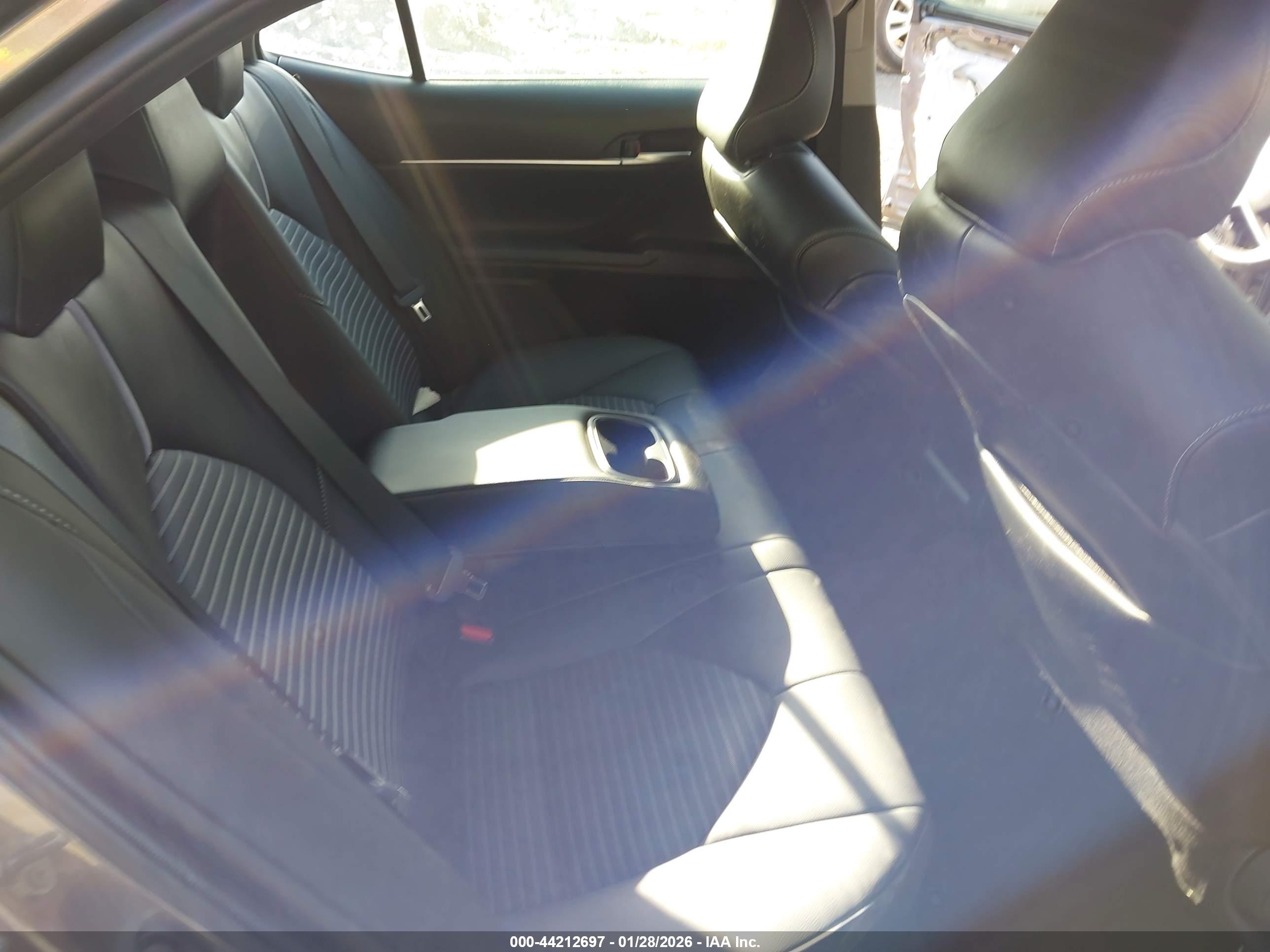 TOYOTA CAMRY image 8