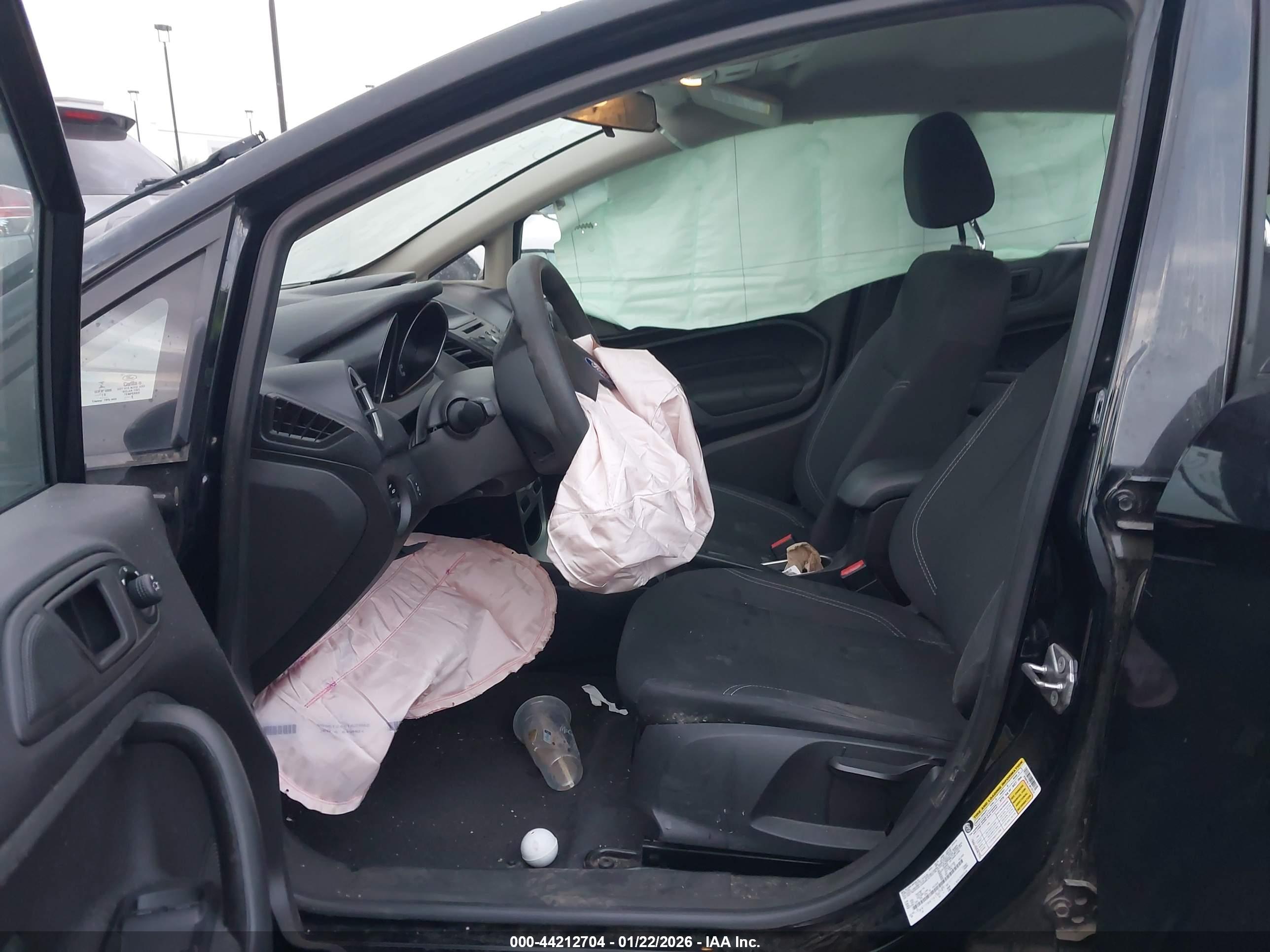 FORD FIESTA image 5