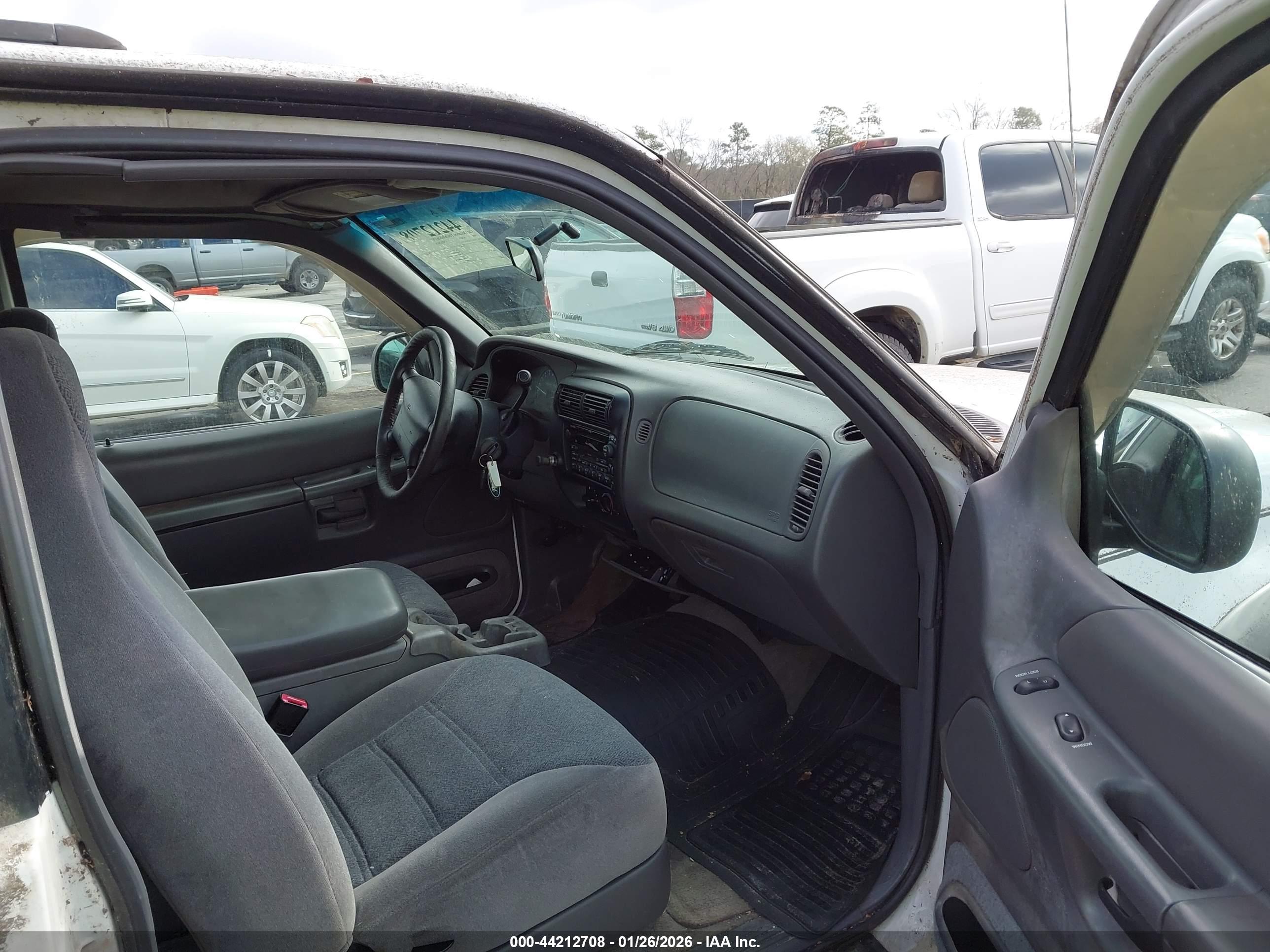 FORD EXPLORER image 5