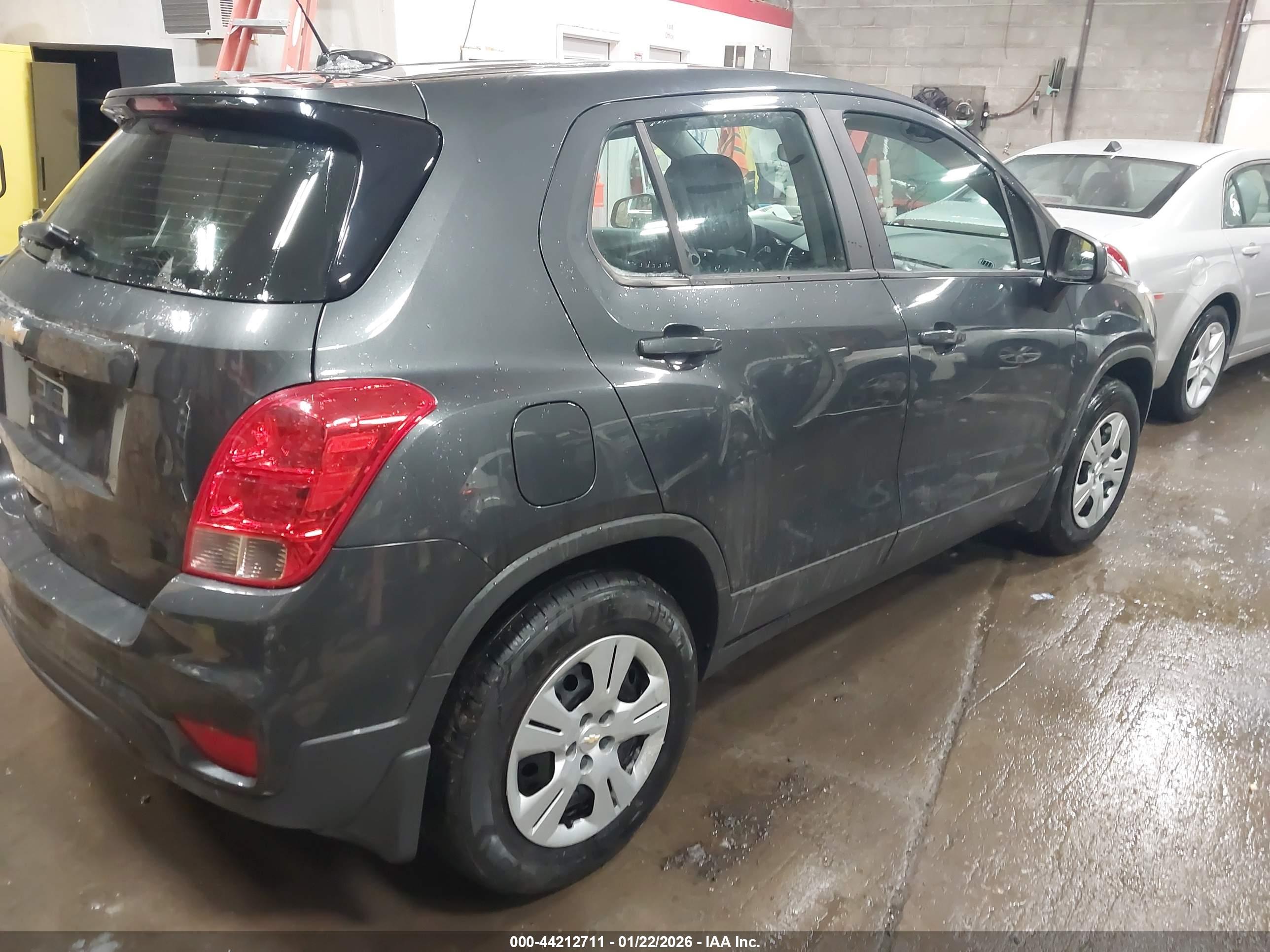 CHEVROLET TRAX image 4