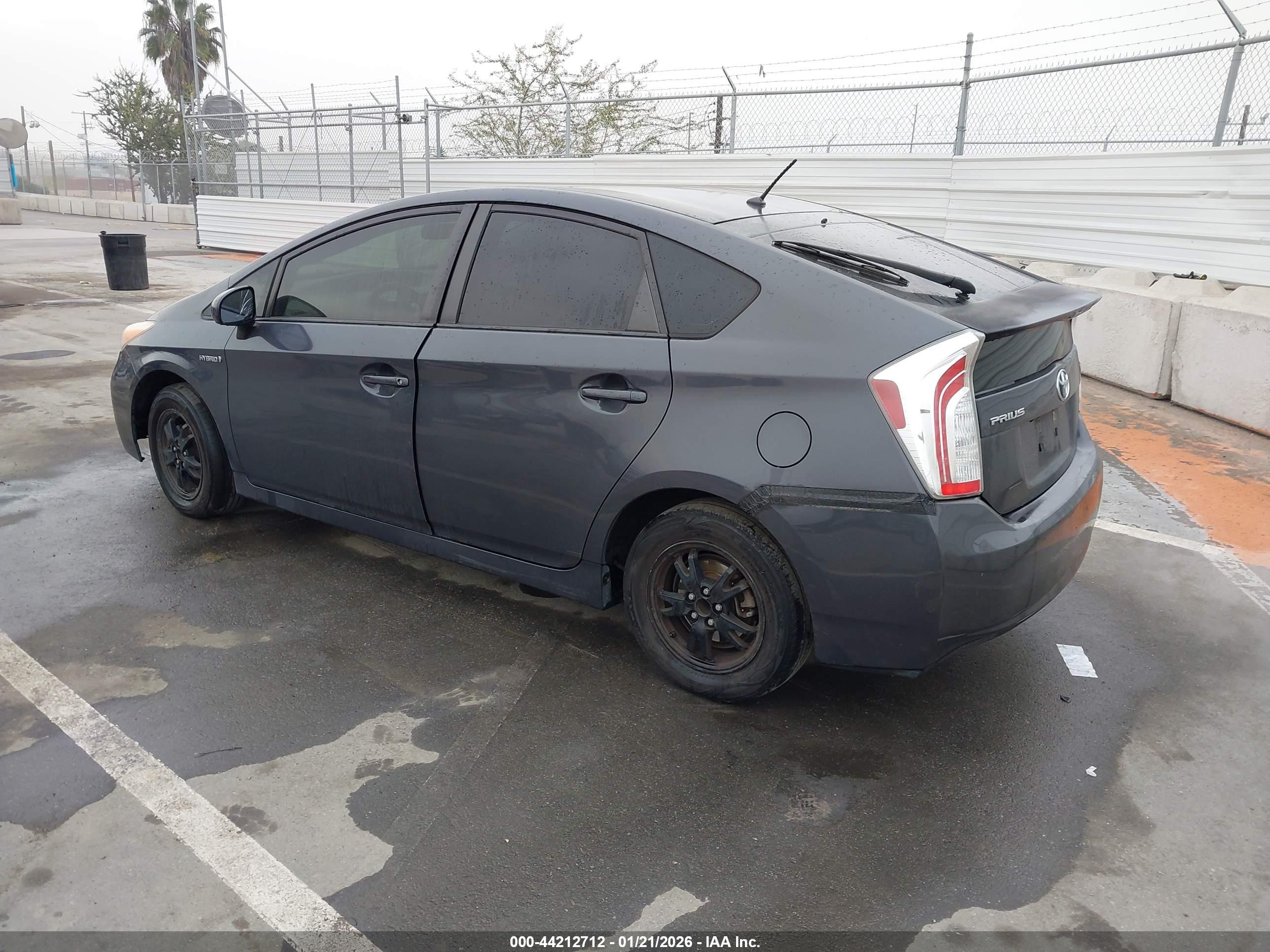 TOYOTA PRIUS image 3
