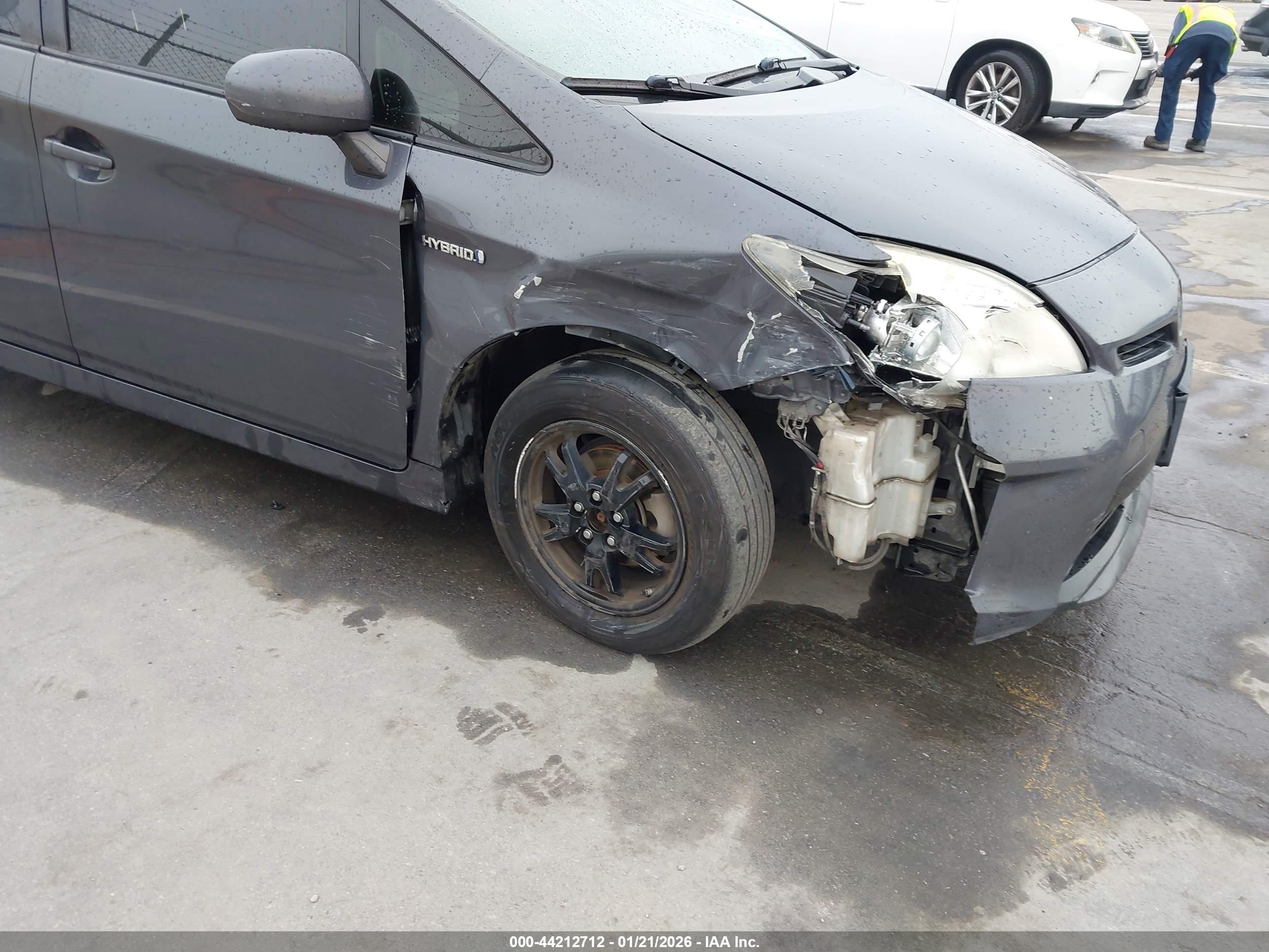 TOYOTA PRIUS image 6
