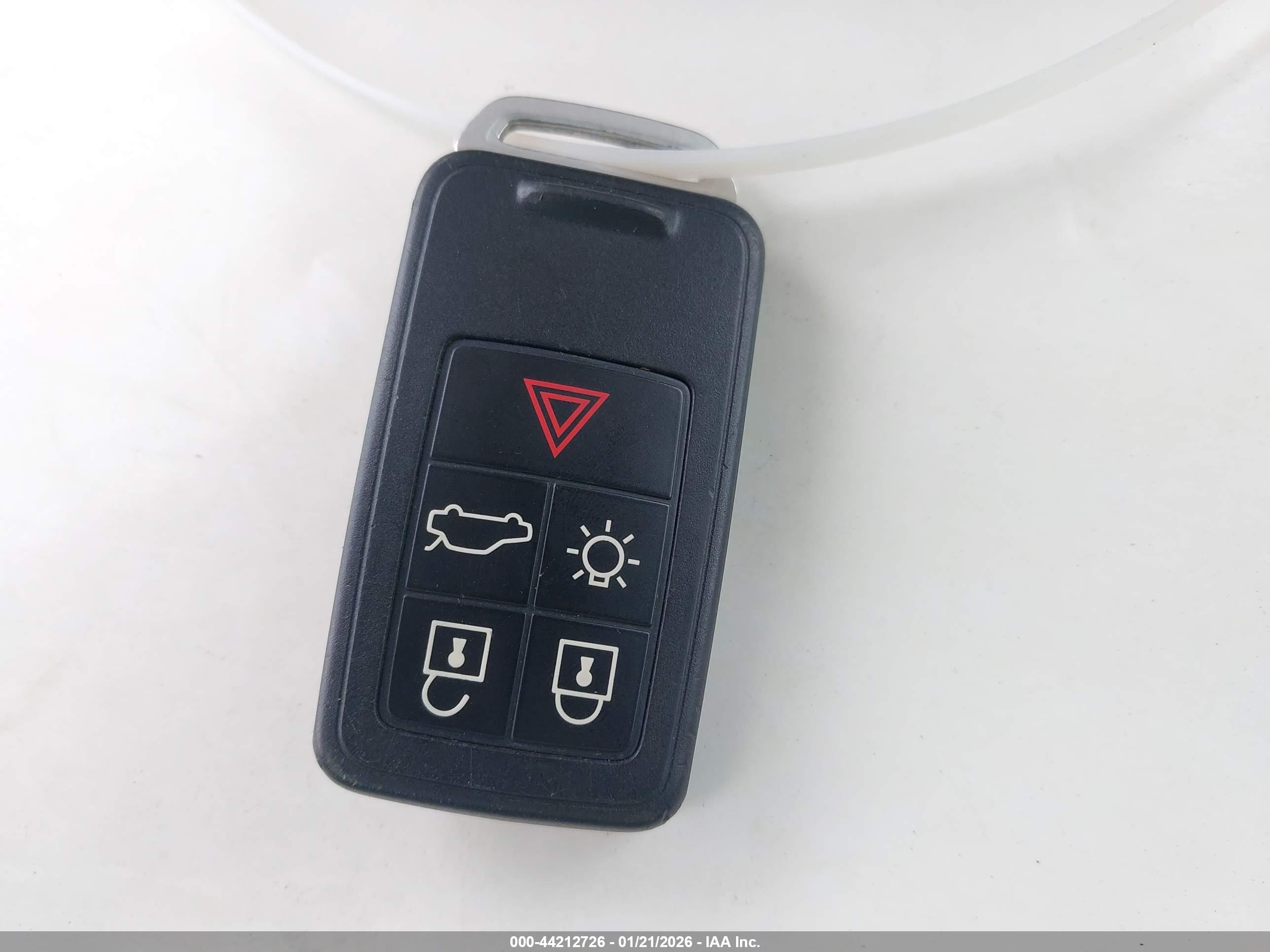 VOLVO XC60 image 11