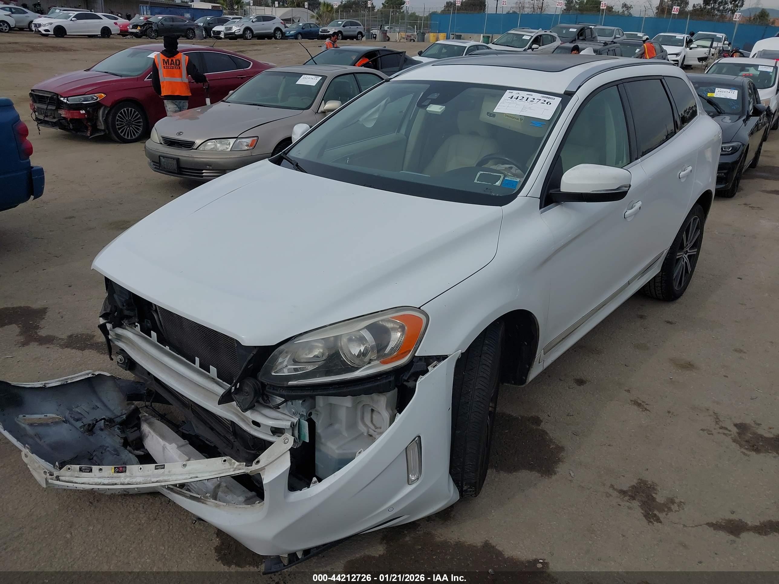 VOLVO XC60 image 2
